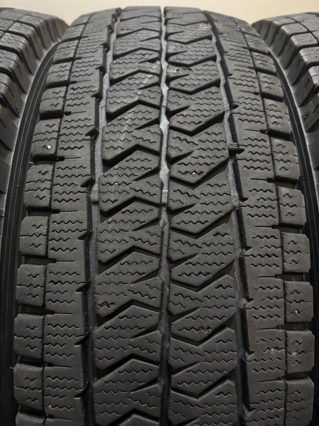 ☆195/80R15 107/105N LT BRIDGESTONE/VL10 22年製 スタッドレス 4本