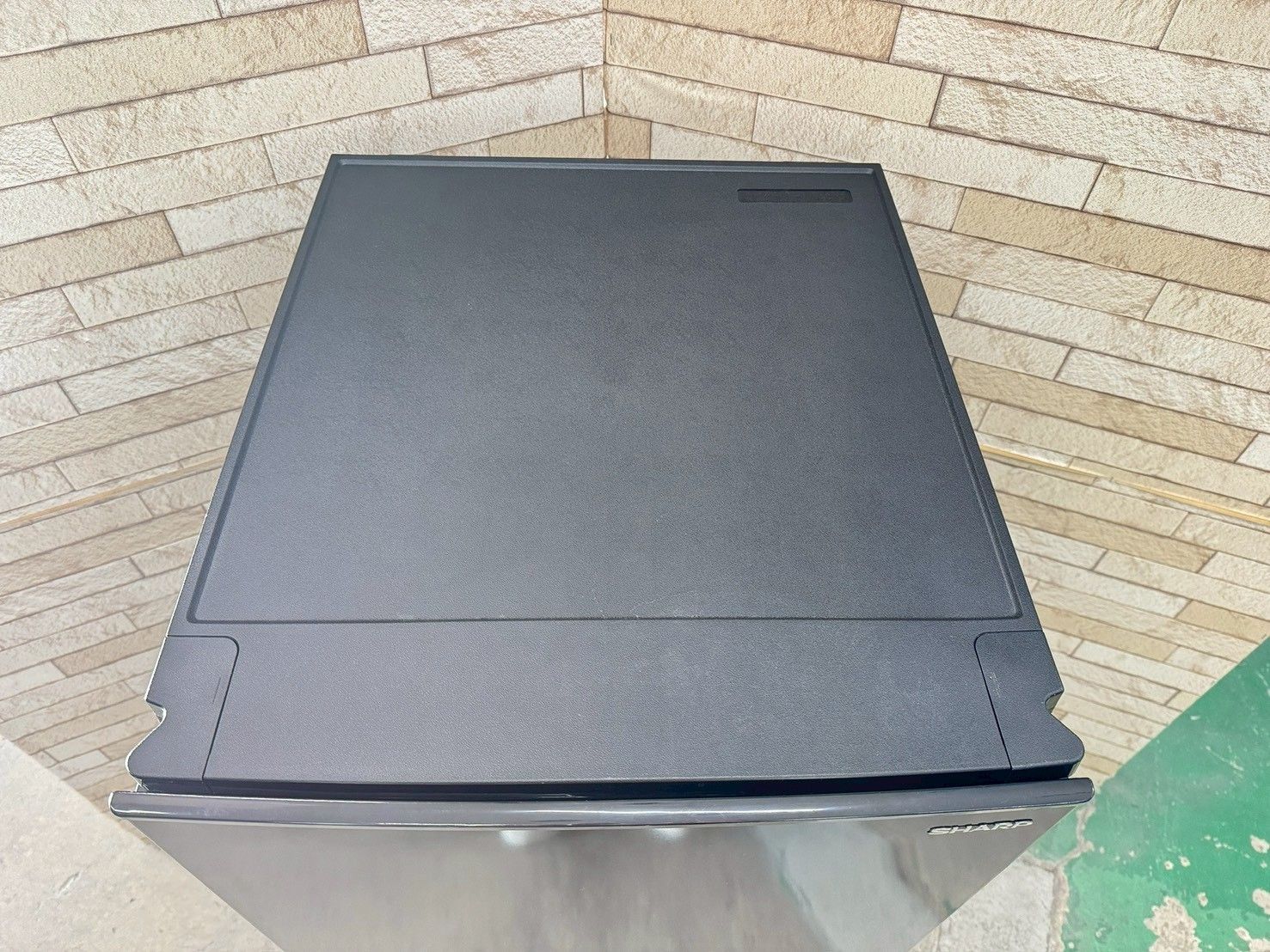 大阪送料無料★3か月保障付き★冷蔵庫★シャープ★SJ-15E2★IR-602 大阪送料無料☆3か月保障付き☆冷蔵庫☆シャープ☆2ドア☆2023年☆SJ