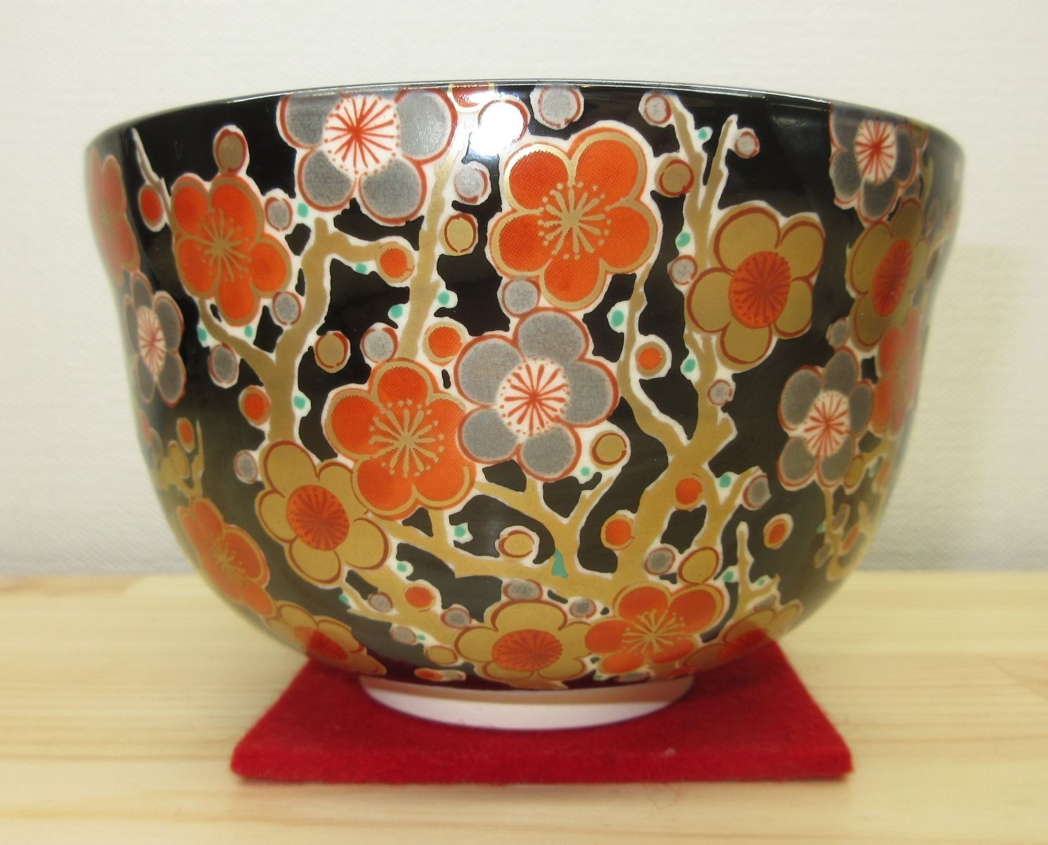 送料込【逢絢亭・新品】茶道具 茶碗 美濃焼 薩摩写 紅葉の図 宮地英香 紙箱入り 逢絢亭・新品】茶道具 茶碗 美濃焼 黒仁清 梅林の図 宮地英香 紙箱入り