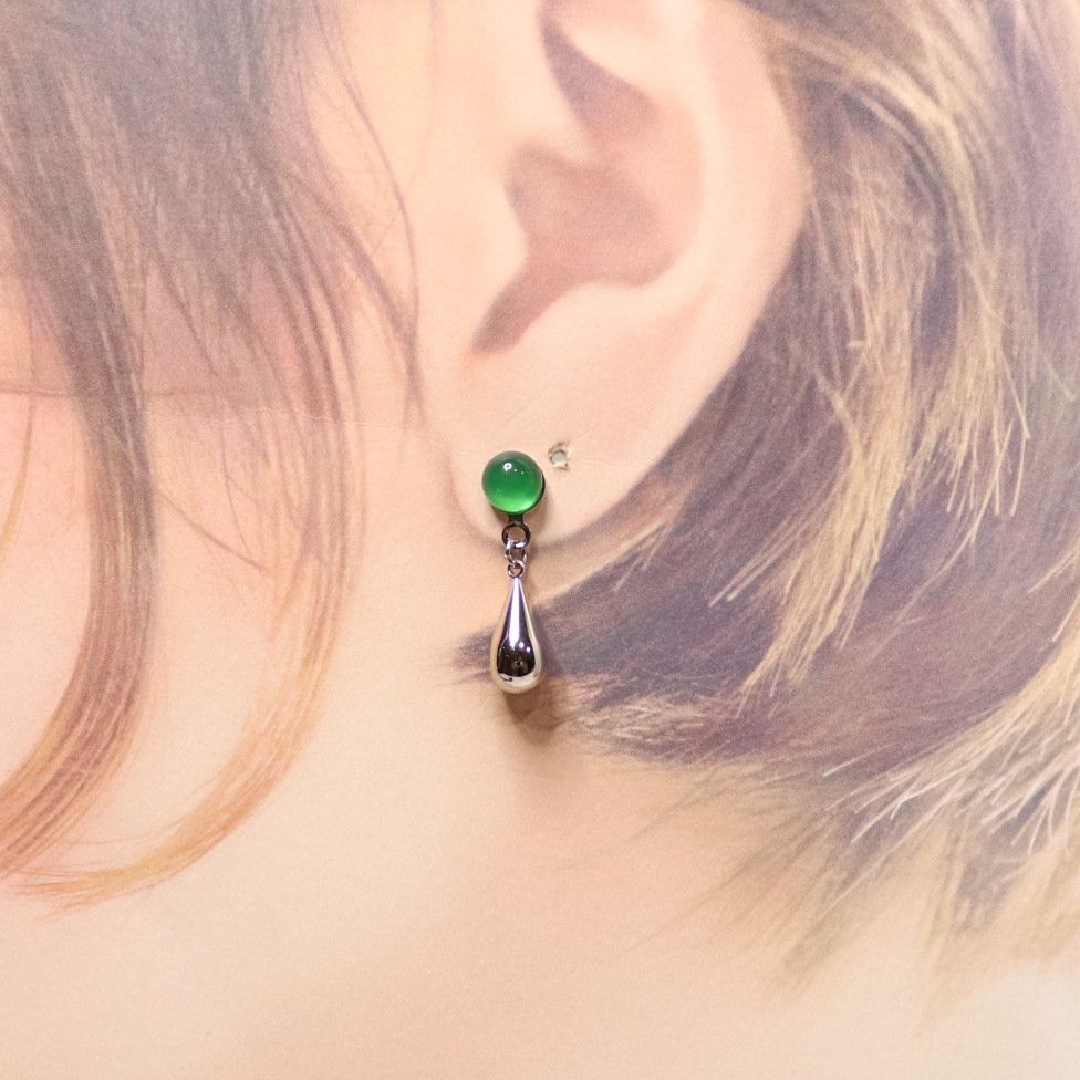 グリーンオニキス 6mm 天然石 滴 デザインピアス - メルカリ