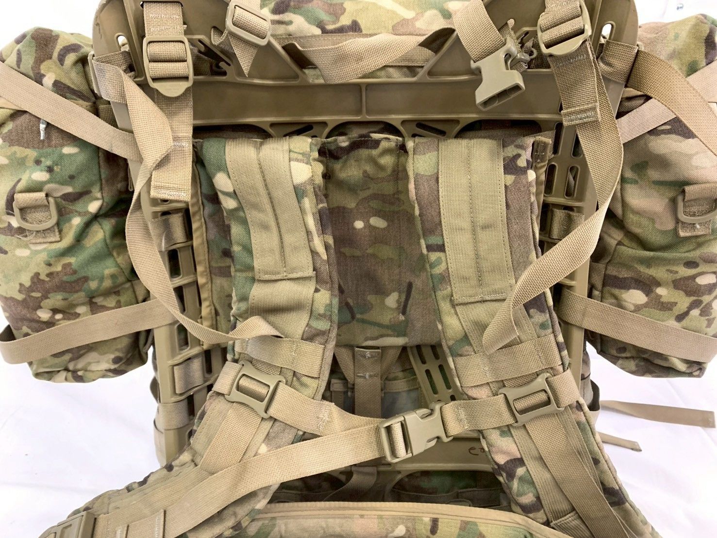米軍放出品】【限定入荷】マルチカム リュックサック MOLLE2 ラック