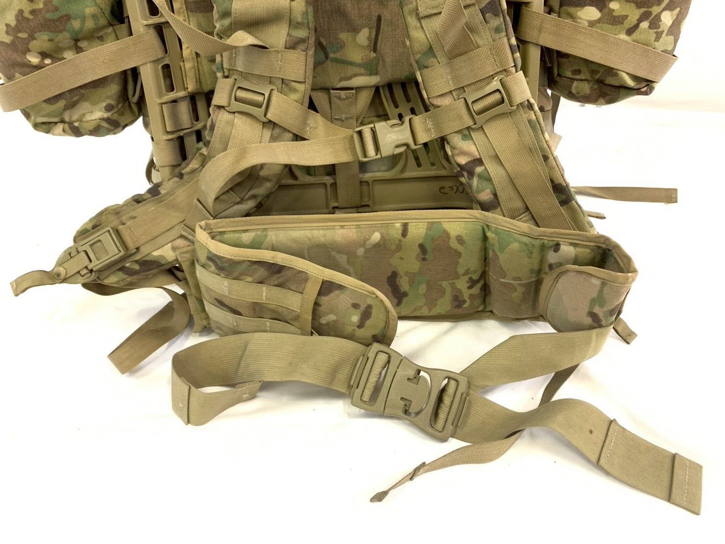 米軍放出品】【限定入荷】マルチカム リュックサック MOLLE2 ラック