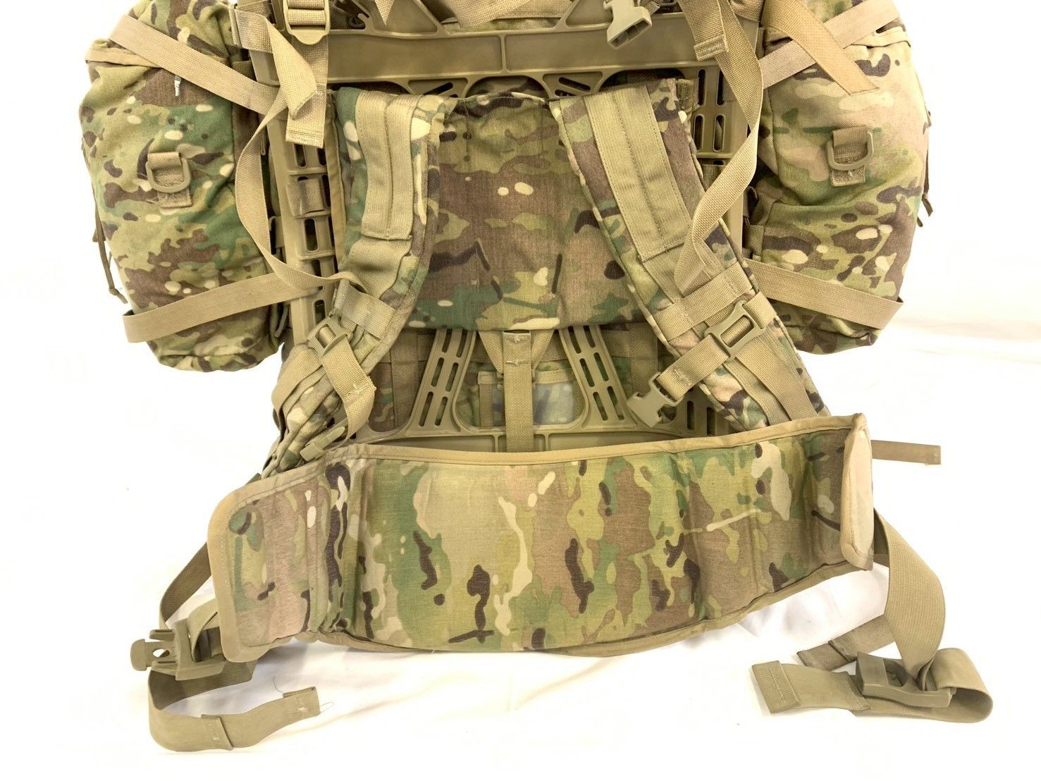 米軍放出品】【限定入荷】マルチカム リュックサック MOLLE2 ラック