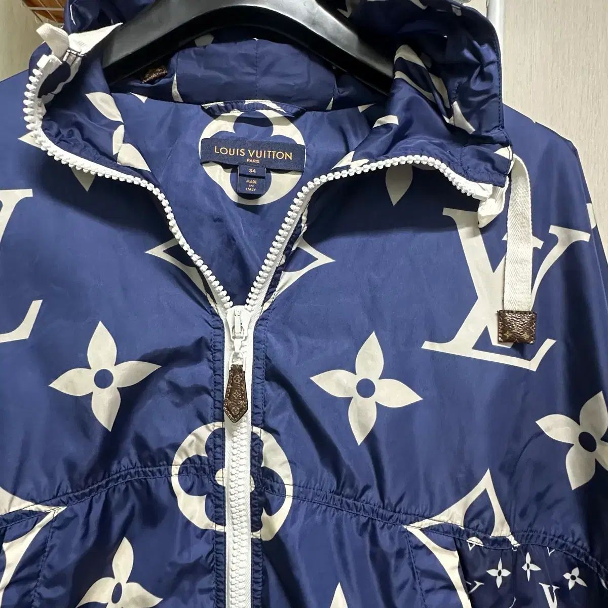 ルイヴィトン ウィンドブレーカー アウター 34 - メルカリ