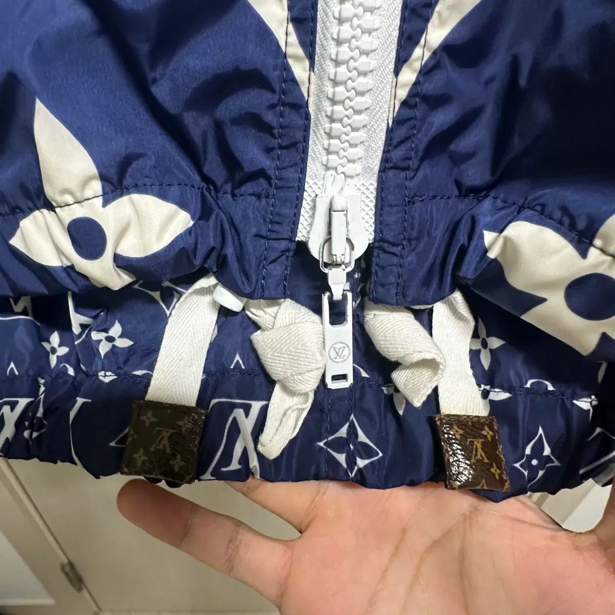 ルイヴィトン ウィンドブレーカー アウター 34 - メルカリ