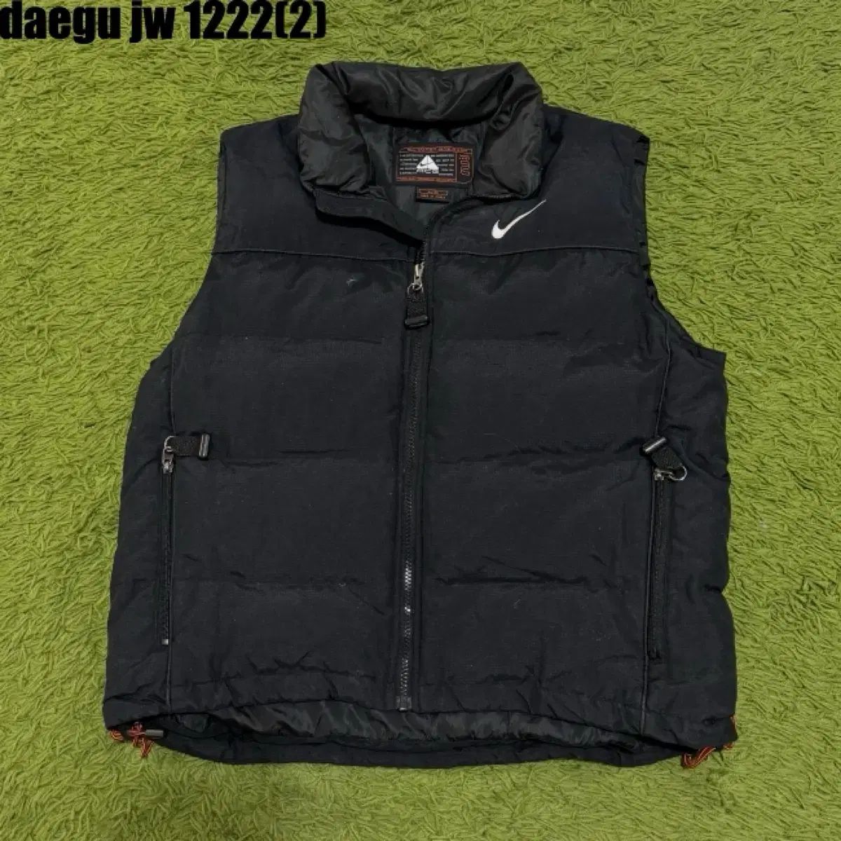 NIKE ACG ブラック ダウン ベスト s - メルカリ