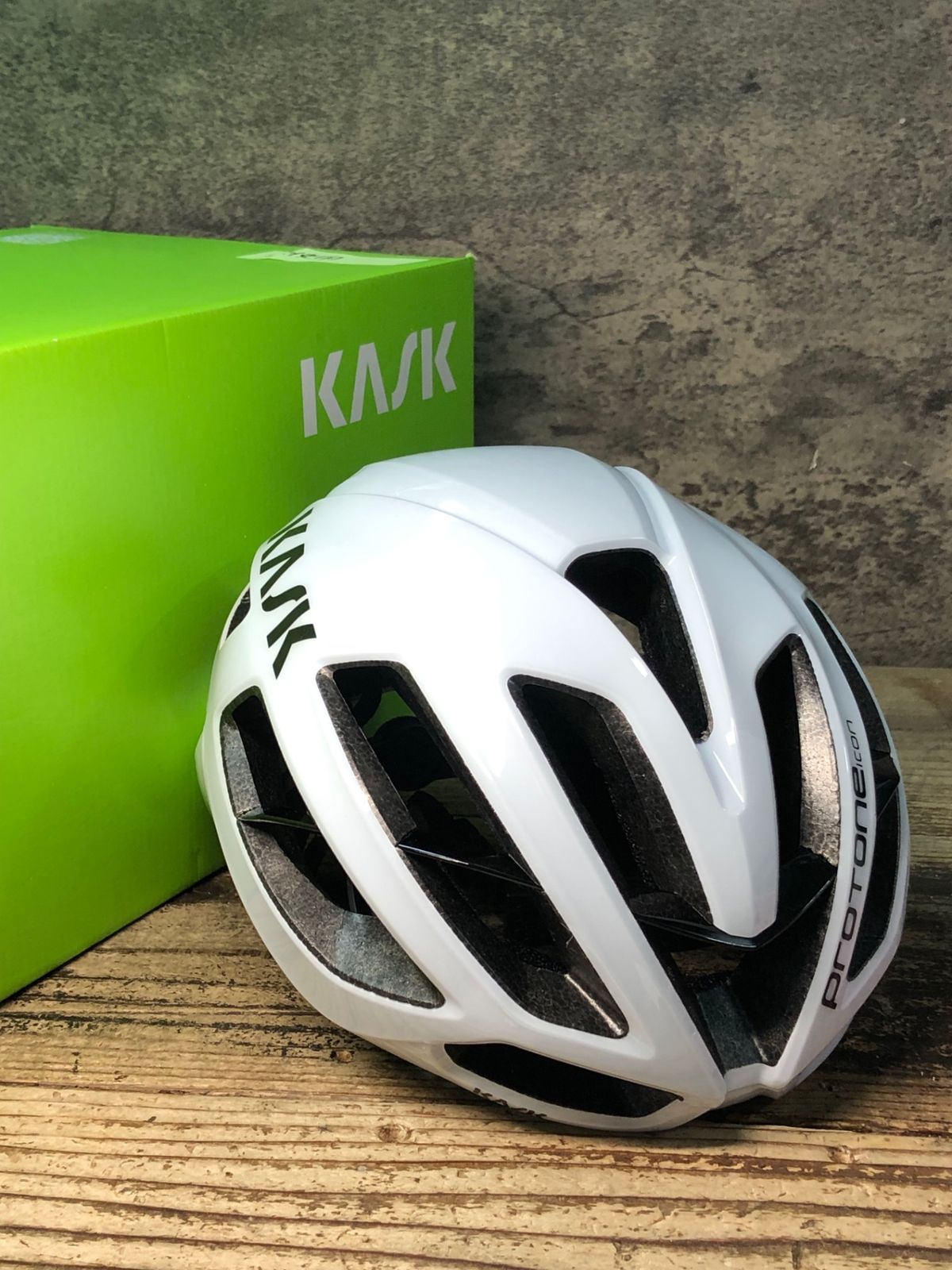 JO266 CASK KASK PROTONE ICON HELMET WHITE 50-56cm 2022/04 MANUFACTURING