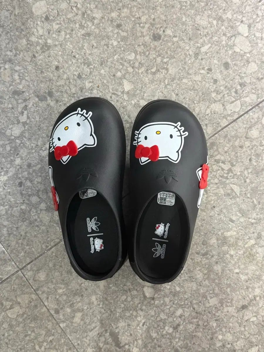 アディダス x ハローキティ アディフォーム スタン 割引 スミス