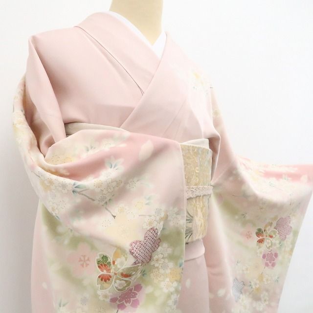 春心地を晴れ舞台へと飾る桜マジック”訪問着