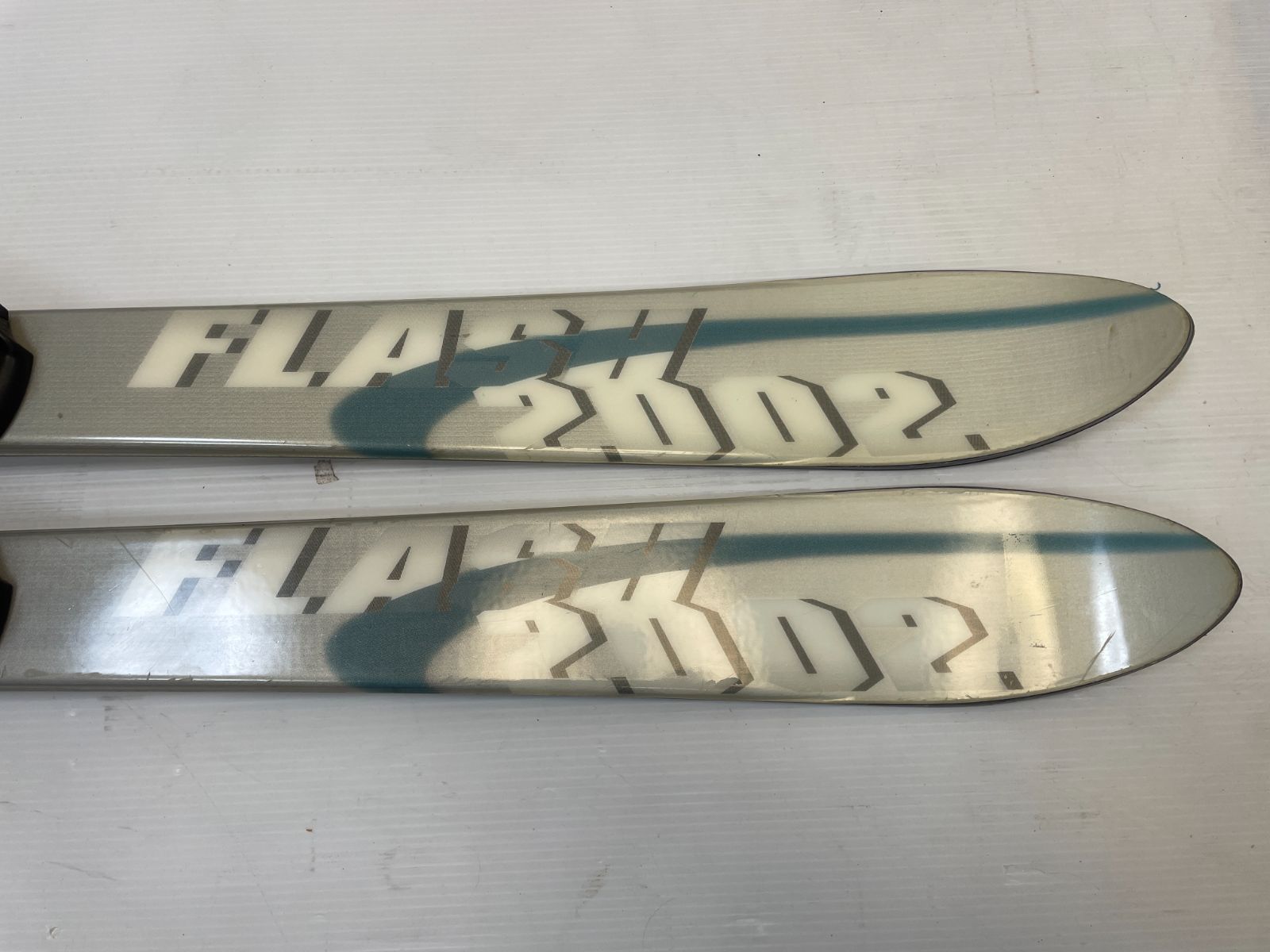 ◆メンテ済◆ カービングスキー rossignol Flash 2002 140 ◇メンテ済◇ ミッドスキー rossignol Flash 2002 140 cm スキー
