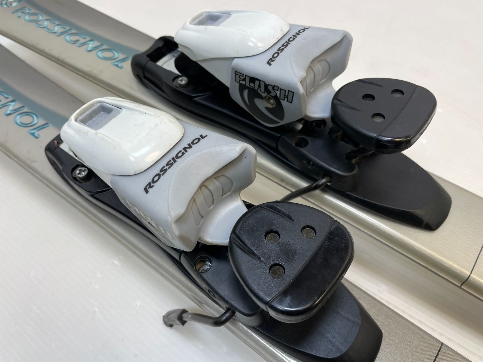 ◆メンテ済◆ カービングスキー rossignol Flash 2002 140 ◇メンテ済◇ ミッドスキー rossignol Flash 2002 140 cm スキー