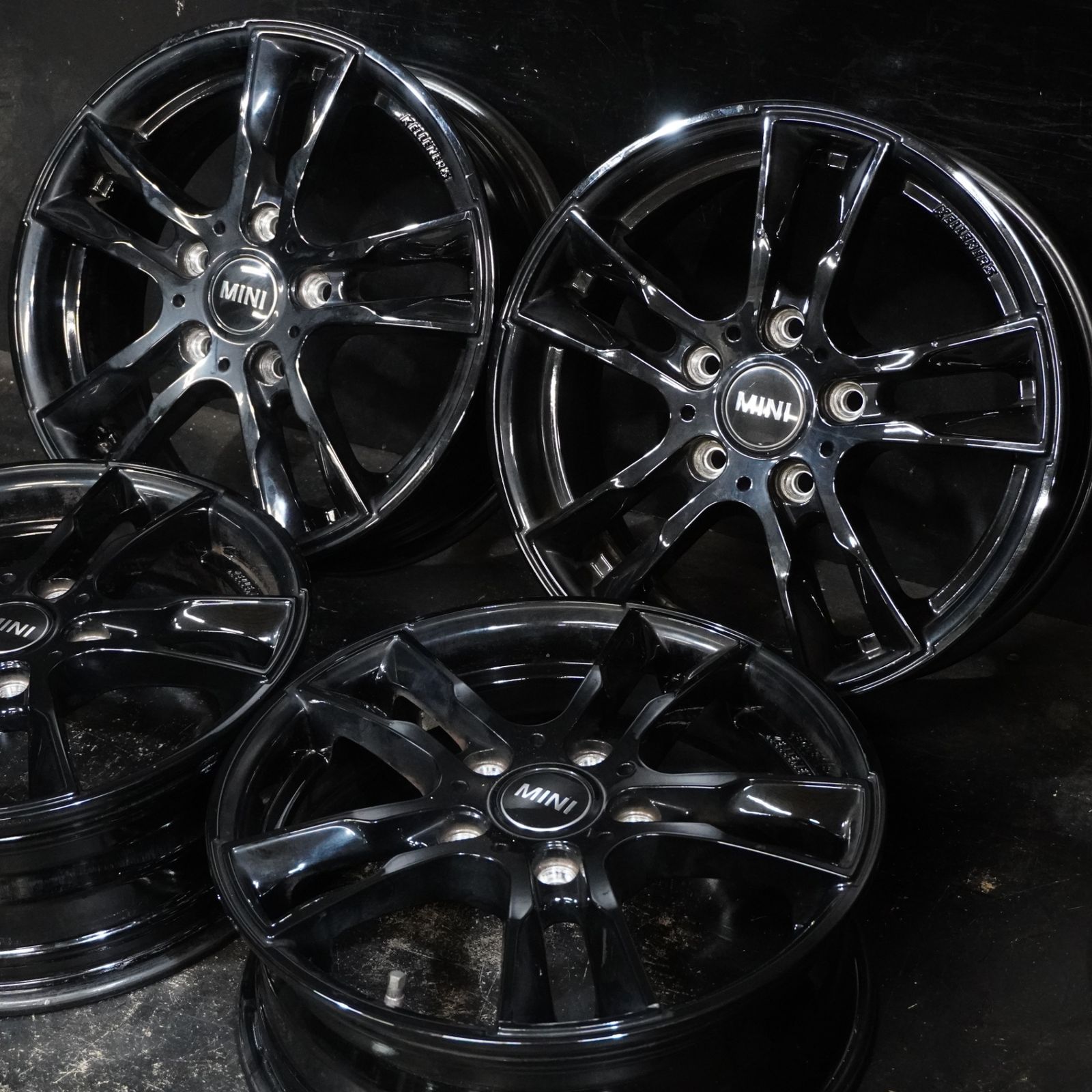 BMWミニ MINI純正アルミ スタッドレスタイヤ 175/65R15