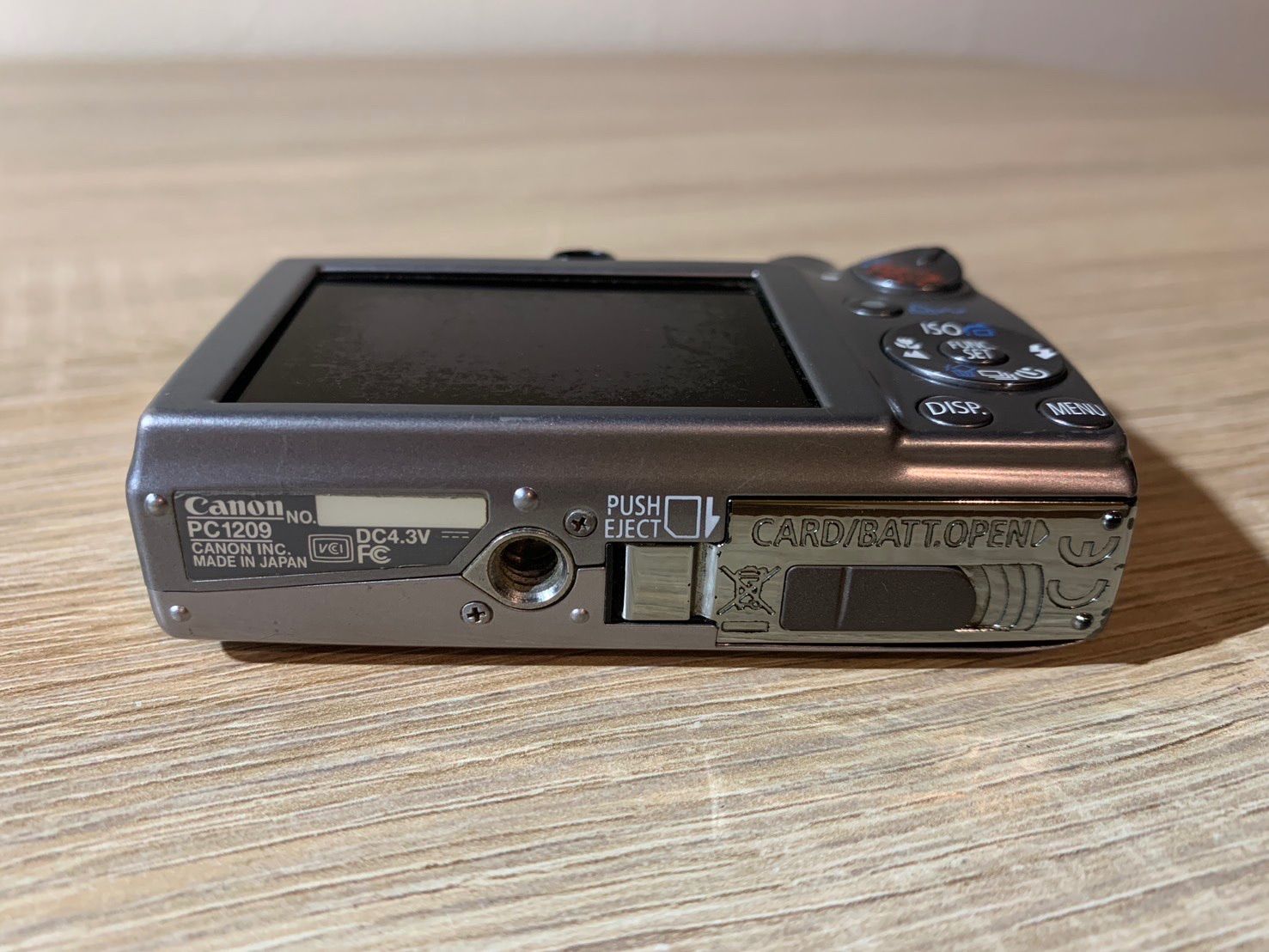 キャノン　デジカメ　動作確認済 7236 Canon IXY DIGITAL 900 IS シルバー デジカメ 動作確認済み