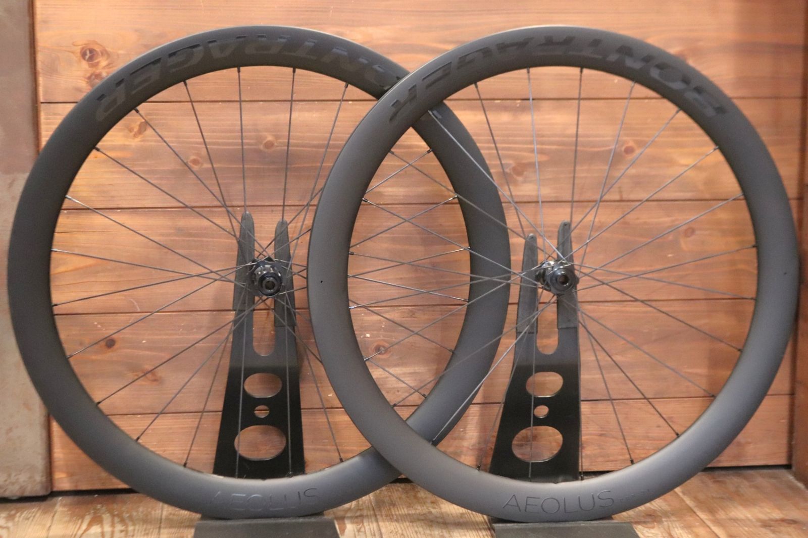 値下げしました新品未使用AeolusPro3カーボンホイール チューブレスレディ ボントレガー BONTRAGER アイオロス プロ AEOLUS PRO 3 TLR カーボン