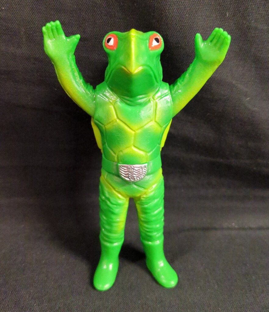 新品 東映レトロソフビ カメバズーカ（新色）+ ミニソフビ Amazon.co.jp: 東映レトロソフビコレクション カメバズーカ(新色)+