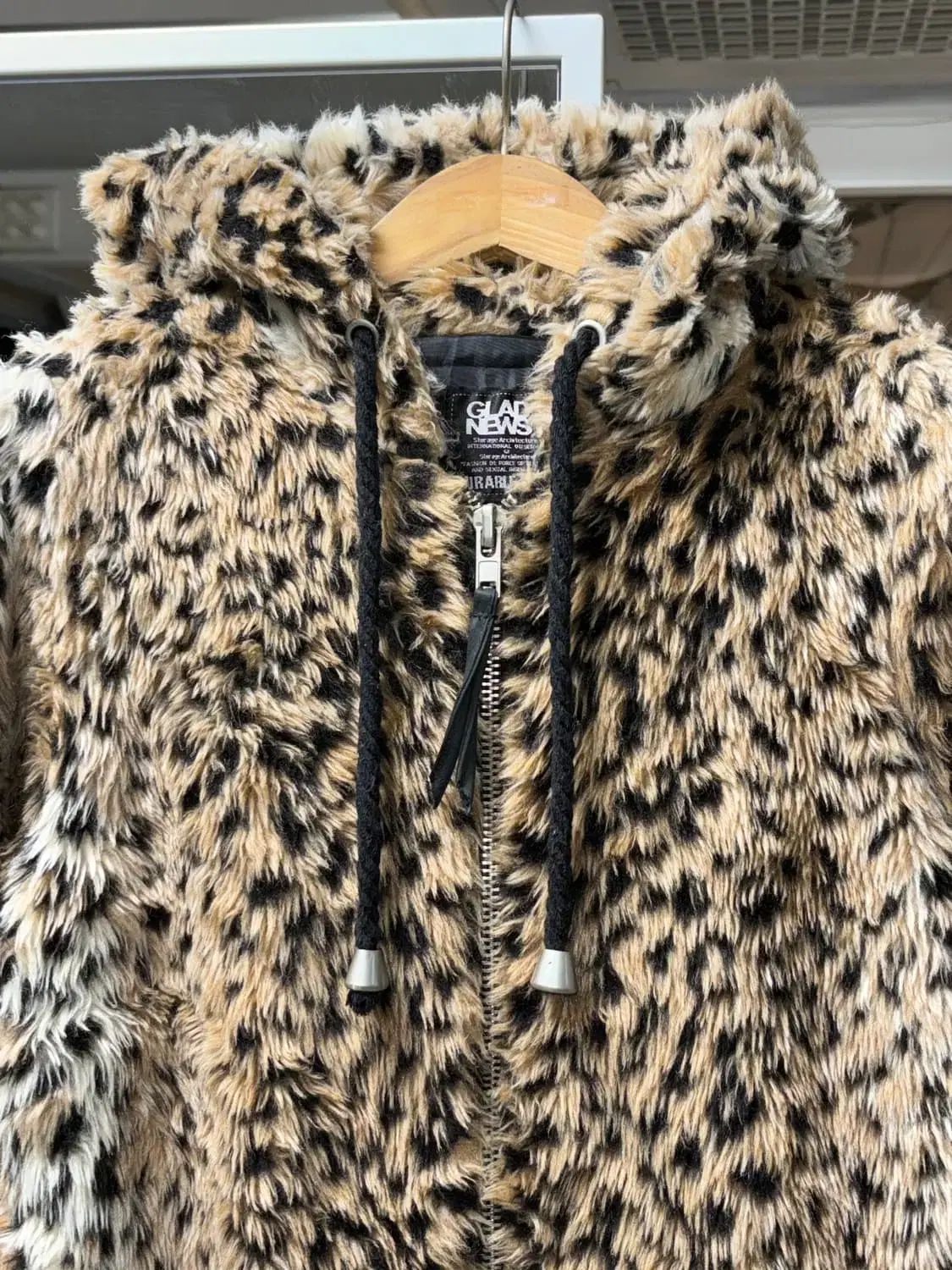 2024 Glad news ヒョウ柄 ファー フードジップアップ