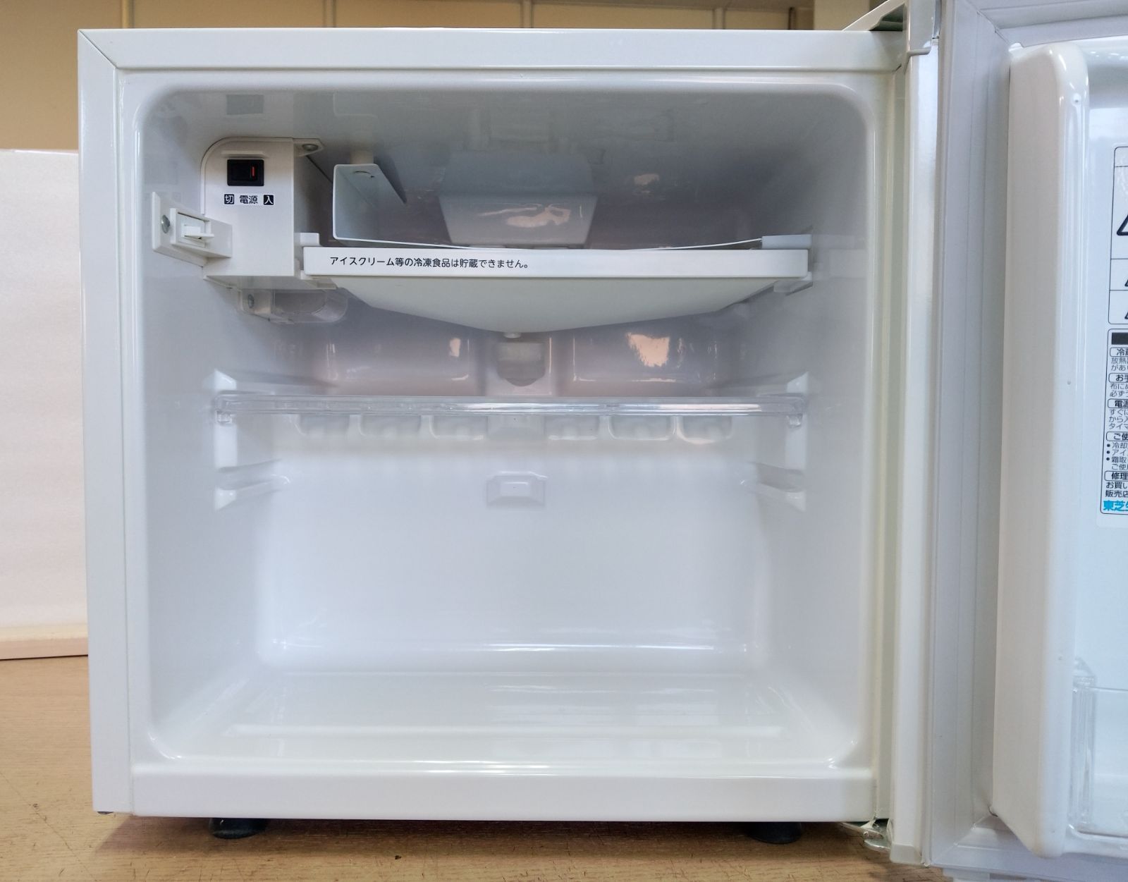 中古品】ワンドア冷蔵庫（右開き） 東芝製 GR-HB30GA（W） 27L 年式 