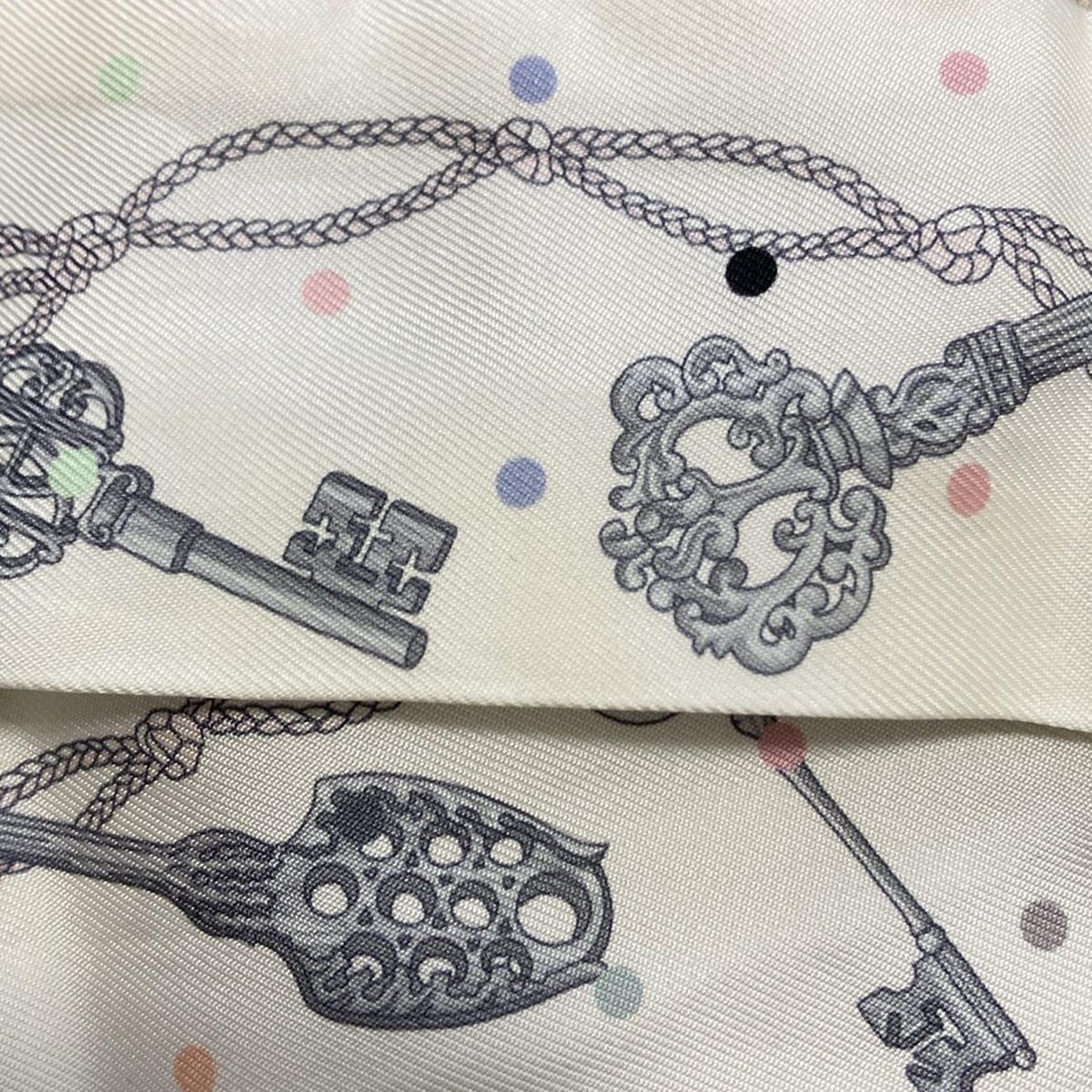 HERMES(エルメス) スカーフ美品 ツイリー 白×グレー×マルチ LES CLES A
