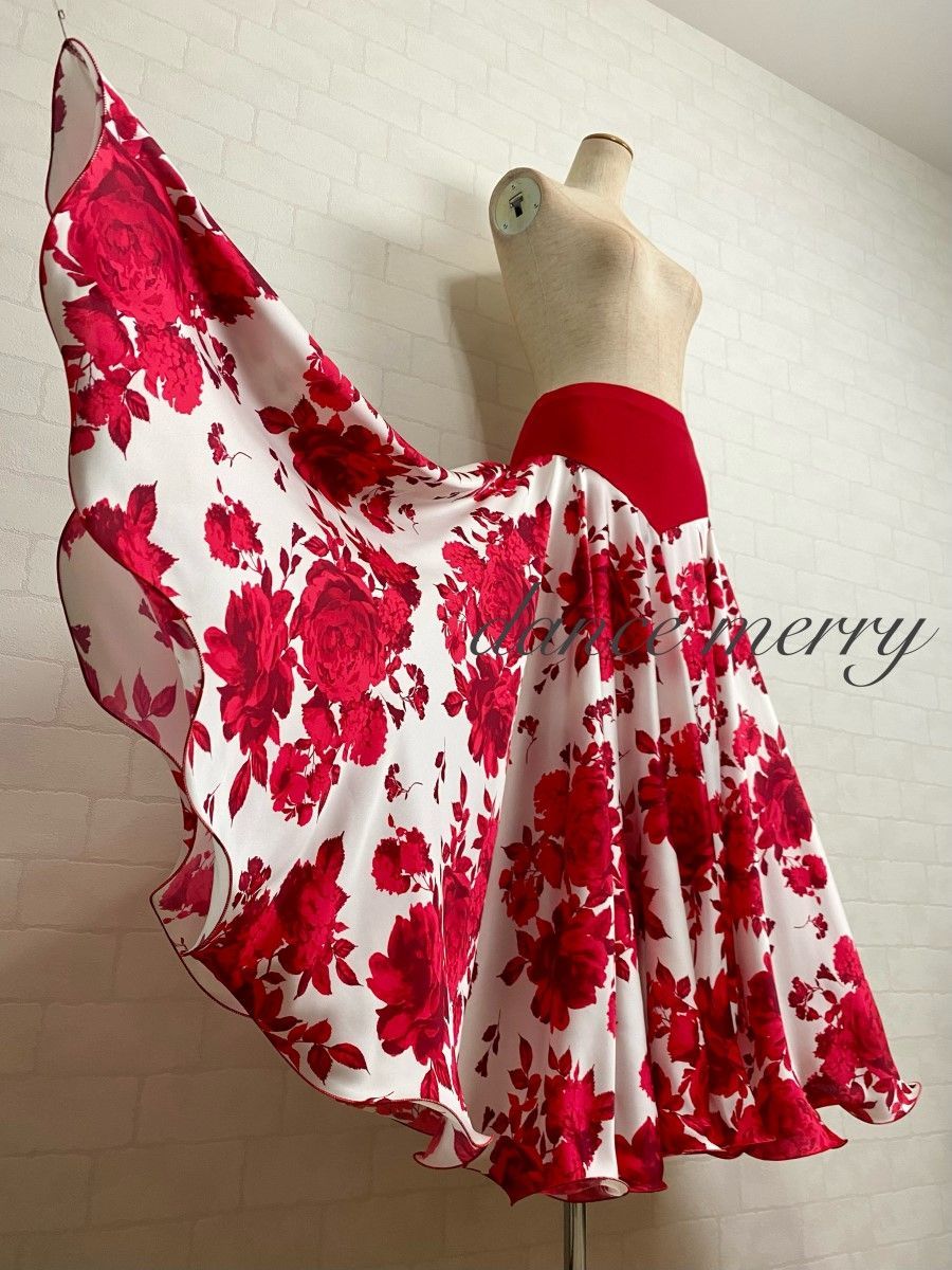 新品　パソドブレ　パソ　社交ダンス　スカート　4705　青　黒　タンゴ　ワルツ 新品 フレアー最大！ パソドブレ パソ ワルツ 社交ダンス スカート 赤