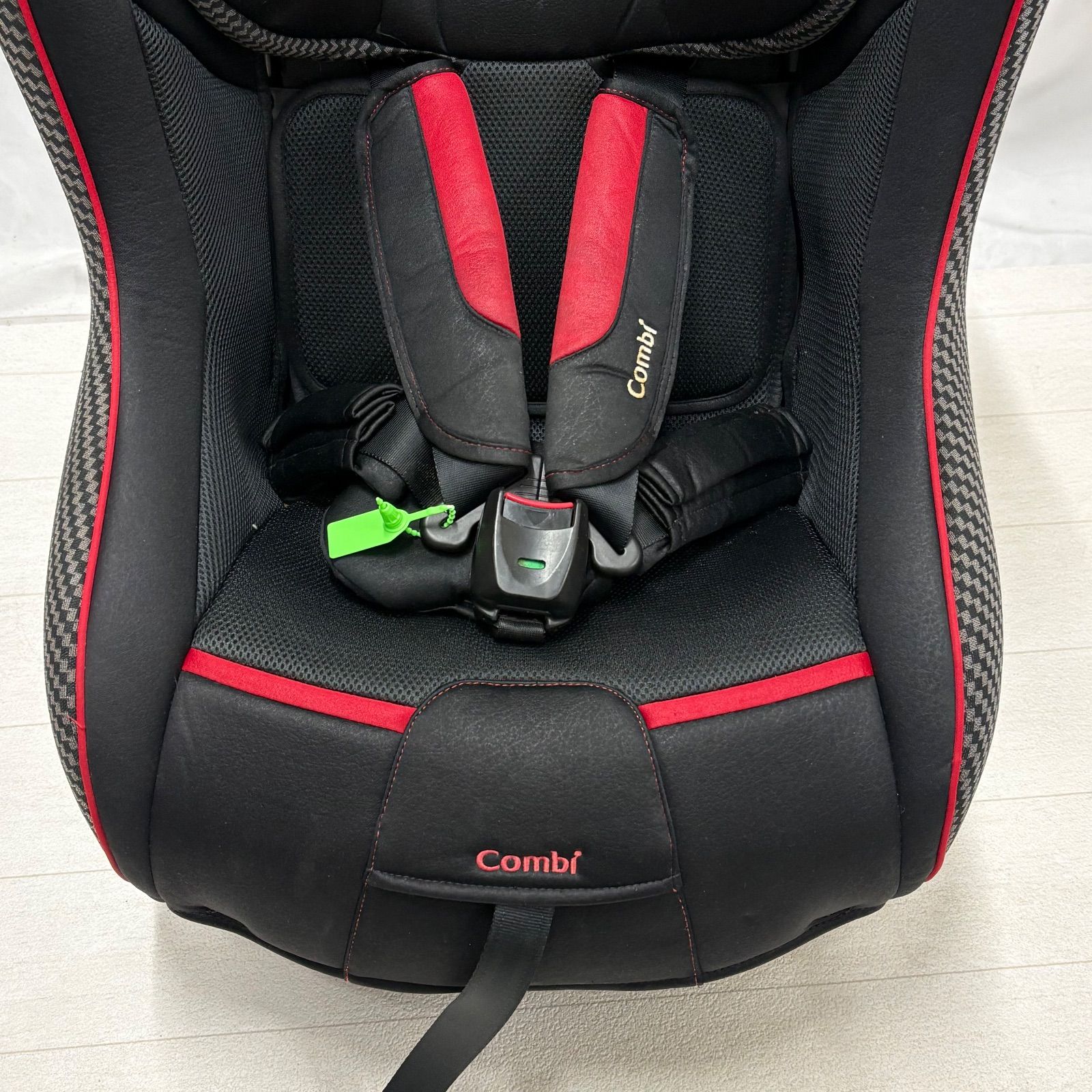 マルゴットEG ミラノブラック チャイルドシート ブラック レッド 黒 赤