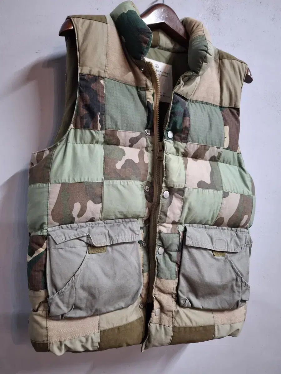 ストア rooney&laundry カモフラパッチワーク ダウンベスト ベスト