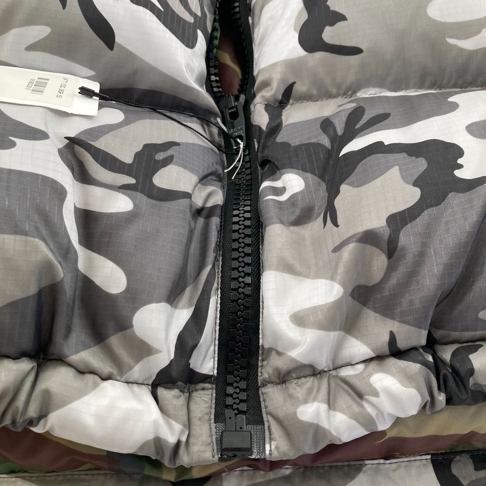 CELINE(セリーヌ) 22AW カモフラ総柄 ダウンジャケット 2W771153Q