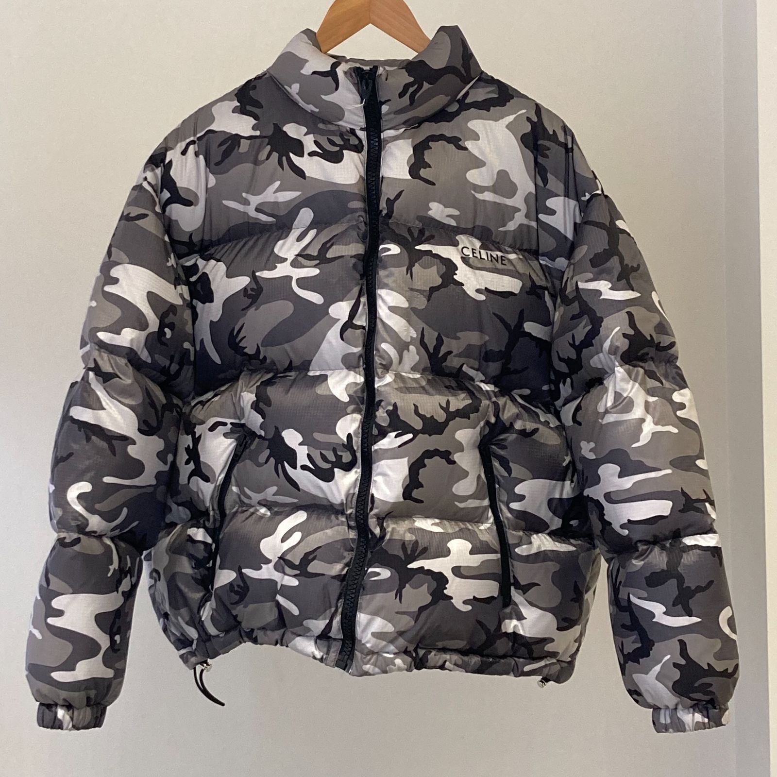 CELINE(セリーヌ) 22AW カモフラ総柄 ダウンジャケット 2W771153Q