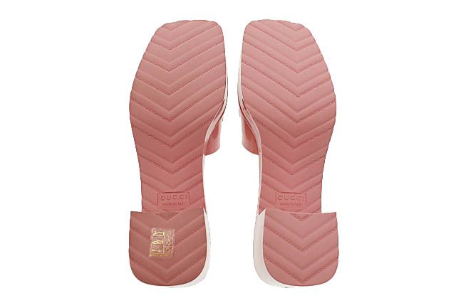 週末値下げ！【新品】GUCCI ビッグロゴ　スライドサンダル　チャンキーヒール グッチ GUCCI ロゴ ラバー チャンキーヒール スライド サンダル 624730