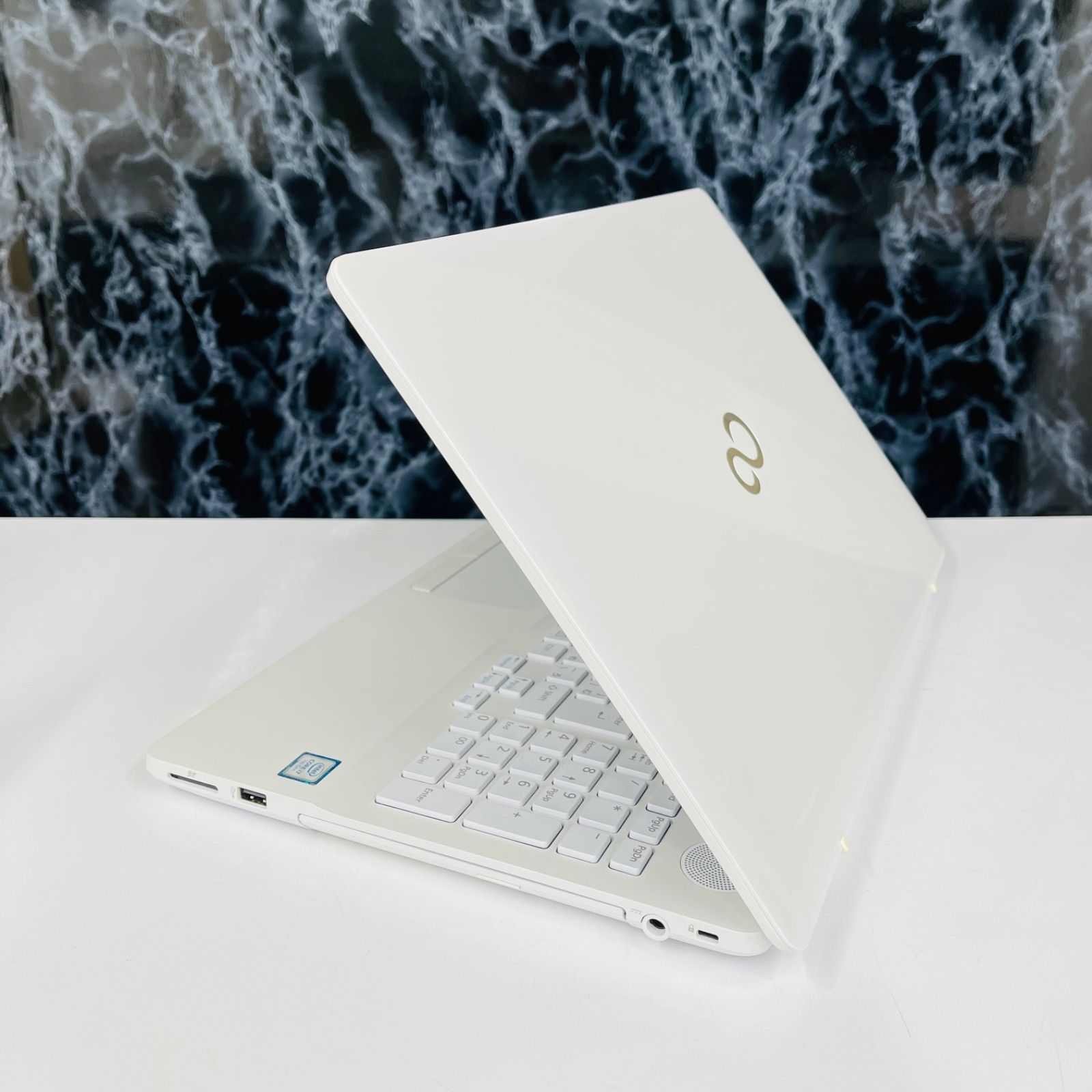 富士通 LIFEBOOK AH51/C3 FullHD core i7 7700HQ◇8GB◇SSD500GB 5940