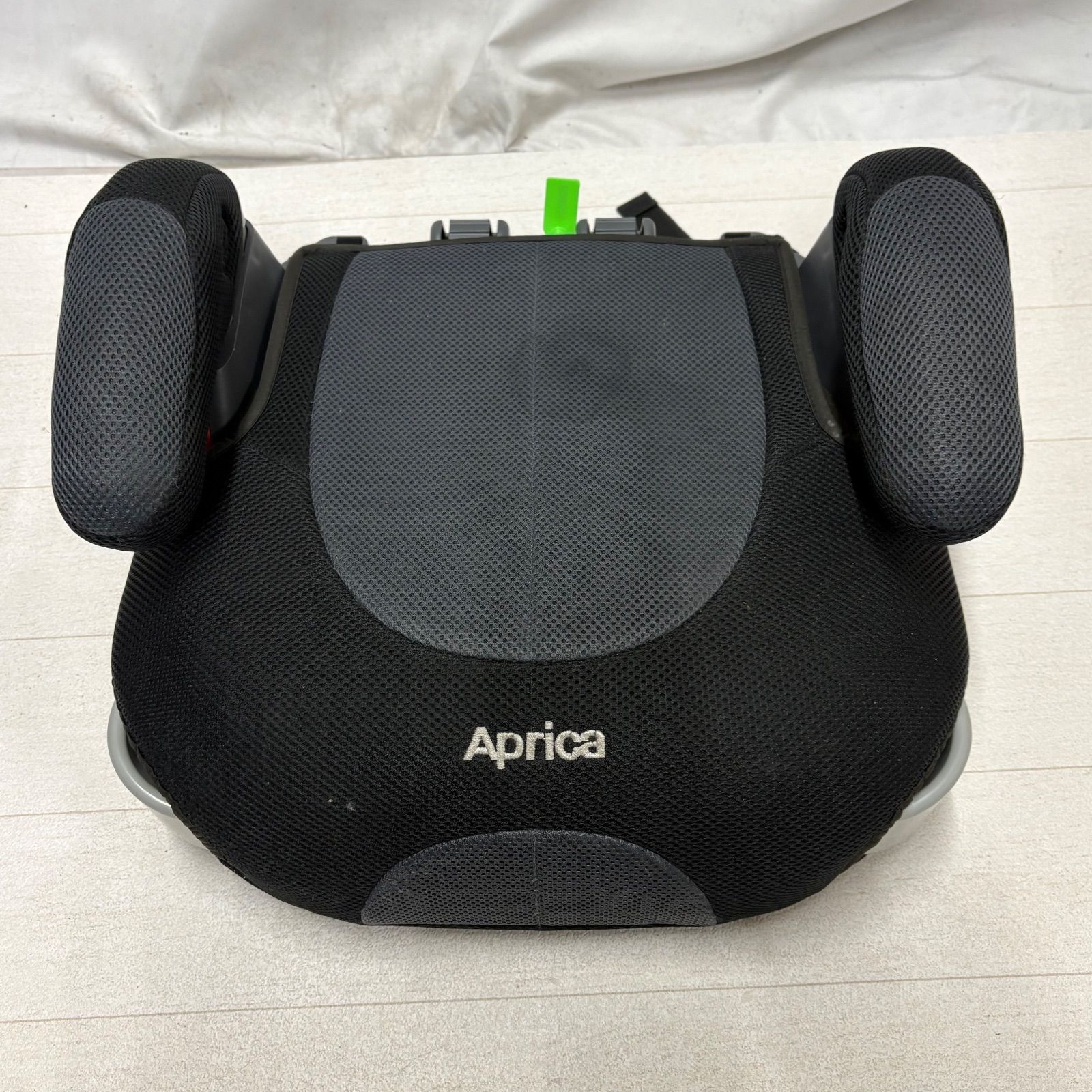 Apricaアップリカ シートベルト固定 ジュニアシートブースター 