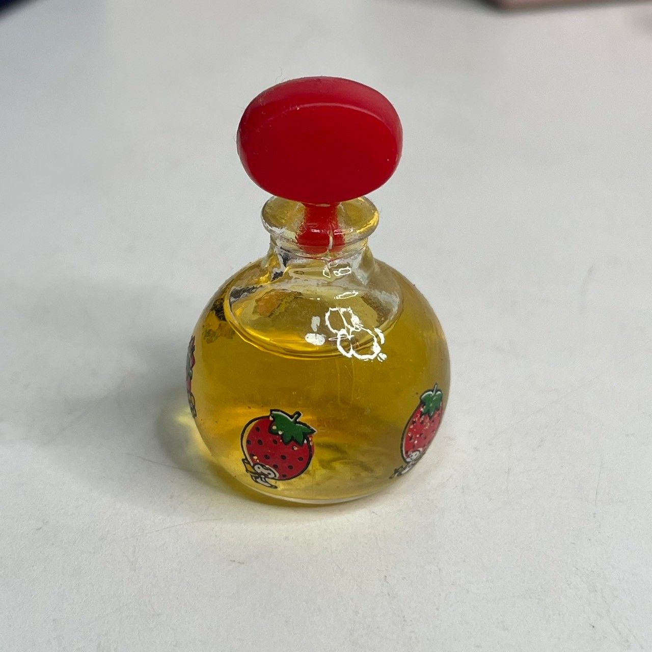 昭和レトロサンリオ香水　レアストロベリー香水1976 サンリオ 1970年代 昭和 レトロ いちごの王さま ストロベリー 香水