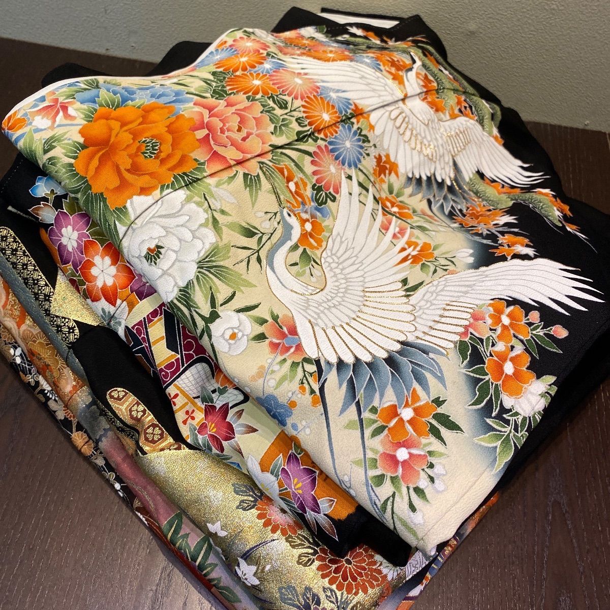 【着物まとめ売り】　正絹留袖5枚　　着用可　リメイク素材　目立った汚れなし まとめ売り】正絹留袖5枚 リメイク素材 ハンドメイド向け - メルカリ