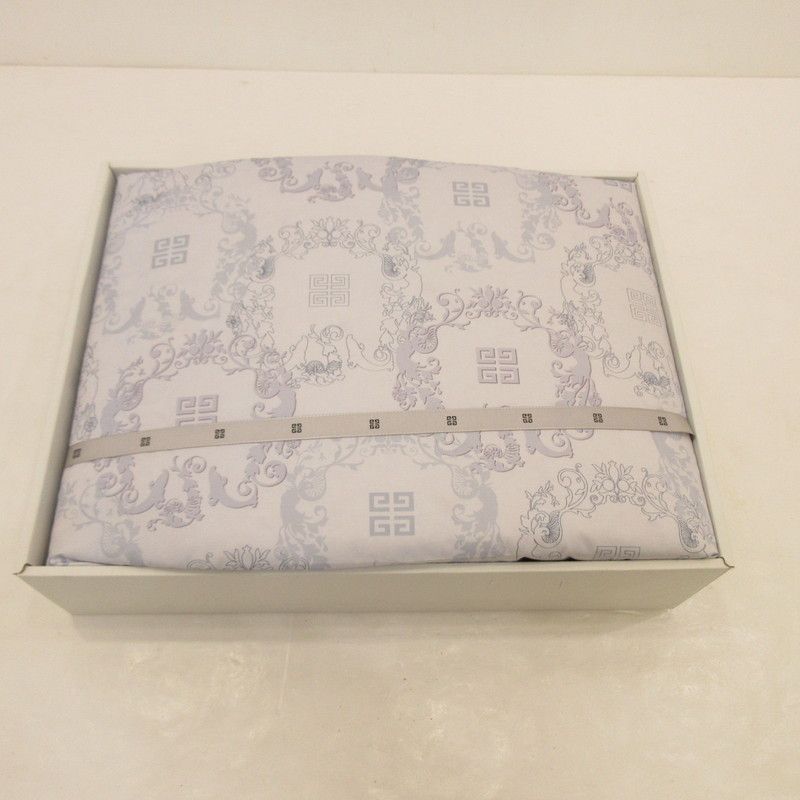 新品・GIVENCHY ジバンシー　洗える 羽毛肌掛けふとん ペア　セット 新品・GIVENCHY ジバンシー 洗える 羽毛肌掛けふとん ペア セット