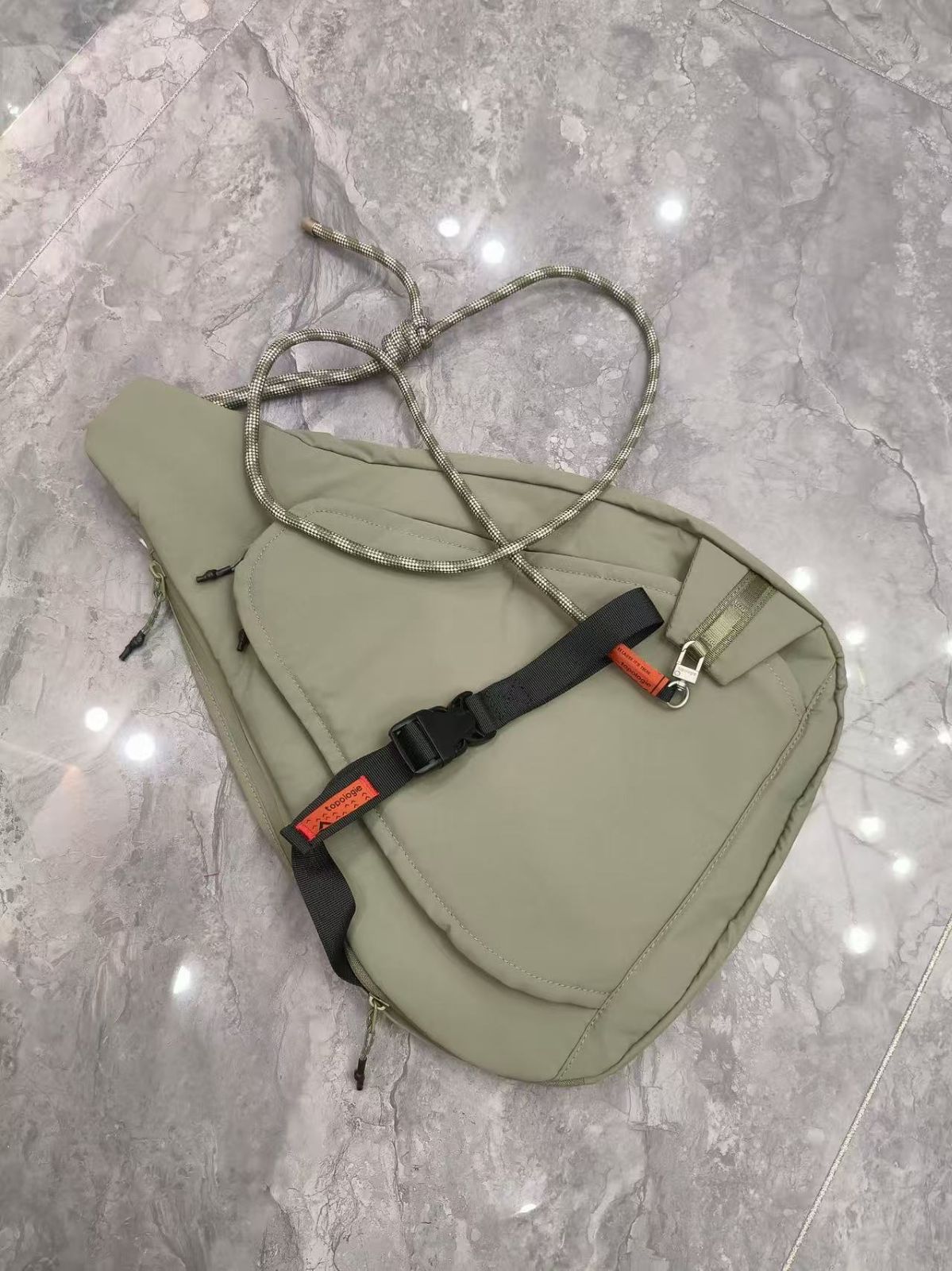 topologie トライアングル メッセンジャーバッグ topologie Sling