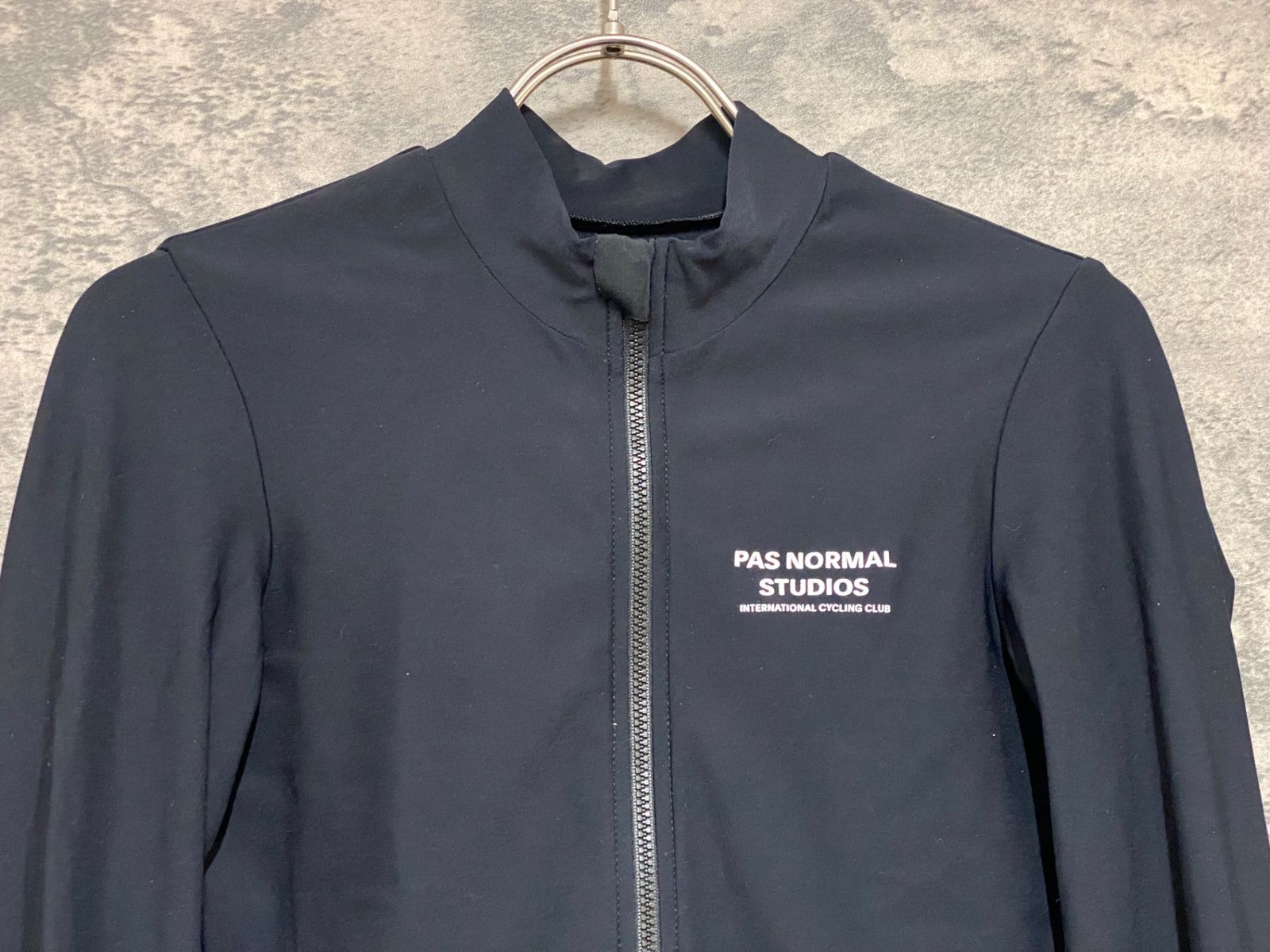 【美品】PAS NORMAL STUDIOSサイクルジャケット　紺M　イタリア製 美品】PAS NORMAL STUDIOSサイクルジャケット 紺M イタリア製 美品