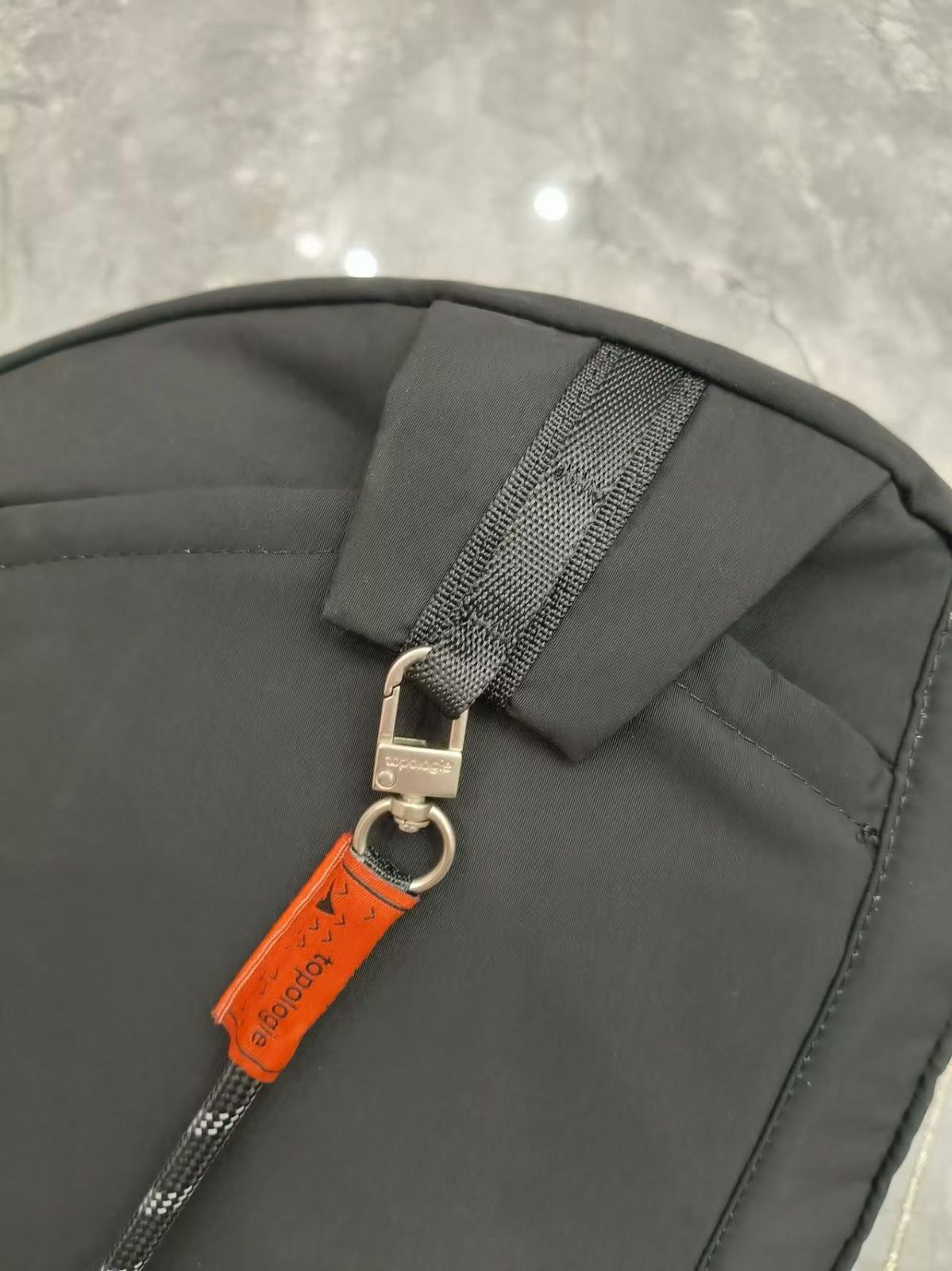 topologie Sling トライアングル メッセンジャーバッグ ラージ Sling
