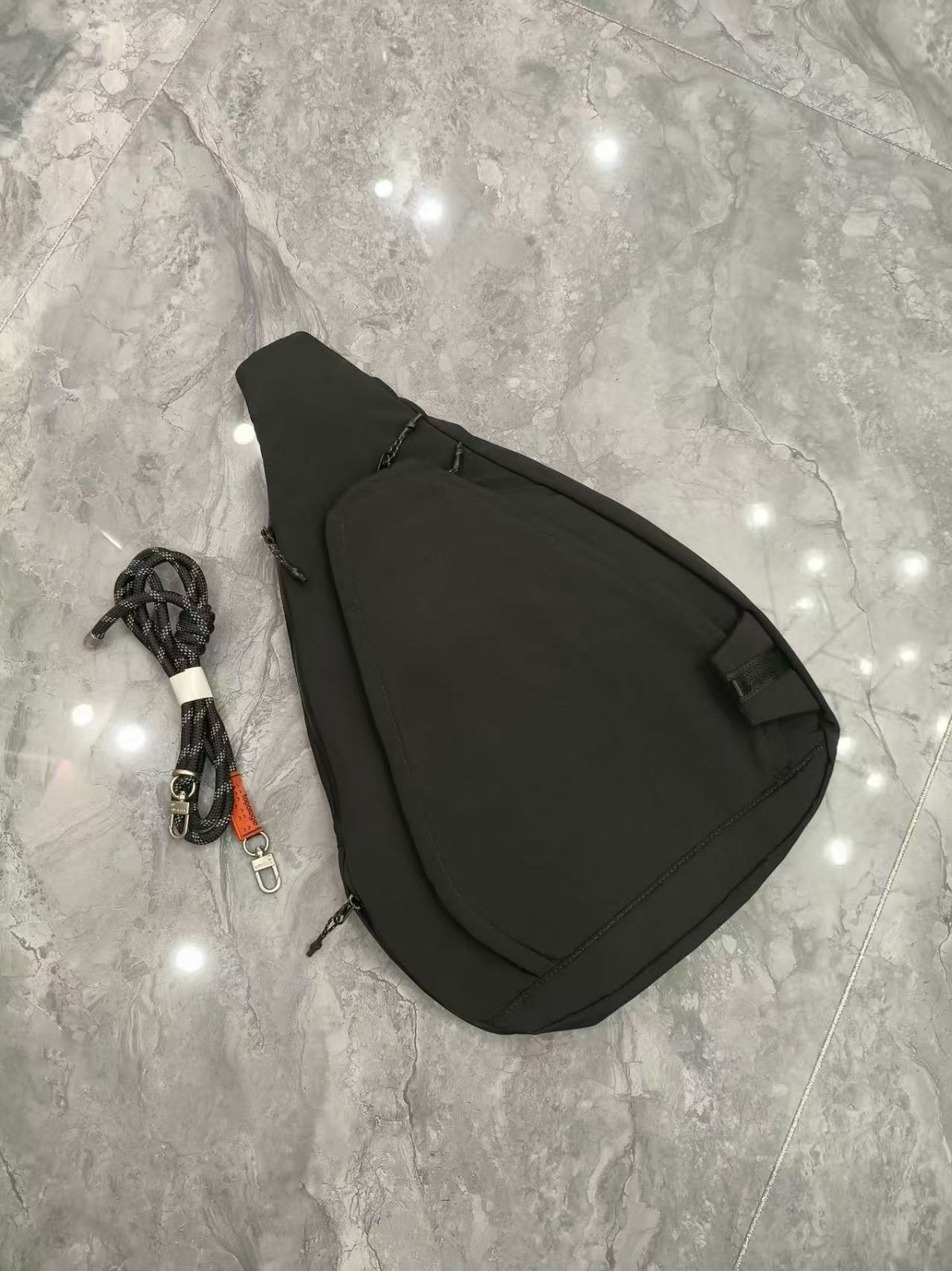 topologie Sling トライアングル メッセンジャーバッグ ラージ - メルカリ