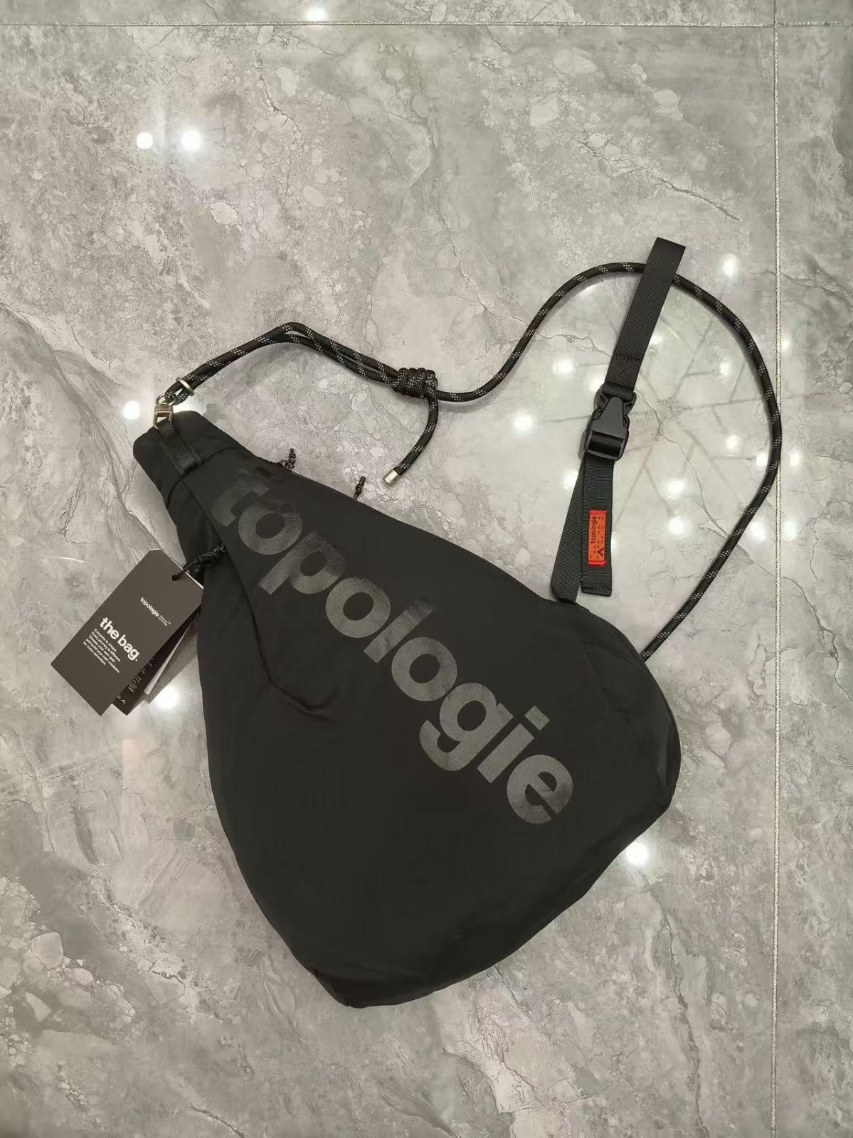 topologie トライアングル メッセンジャーバッグ topologie トライアングル メッセンジャーバッグ