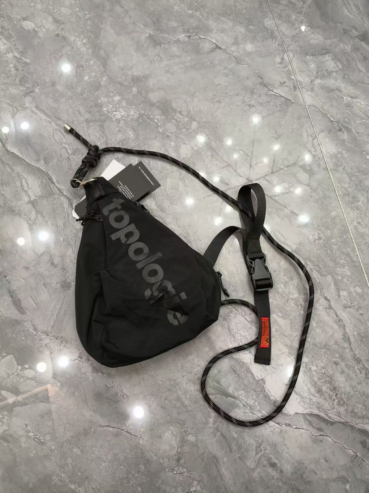 topologie Sling トライアングル メッセンジャーバッグ スモール