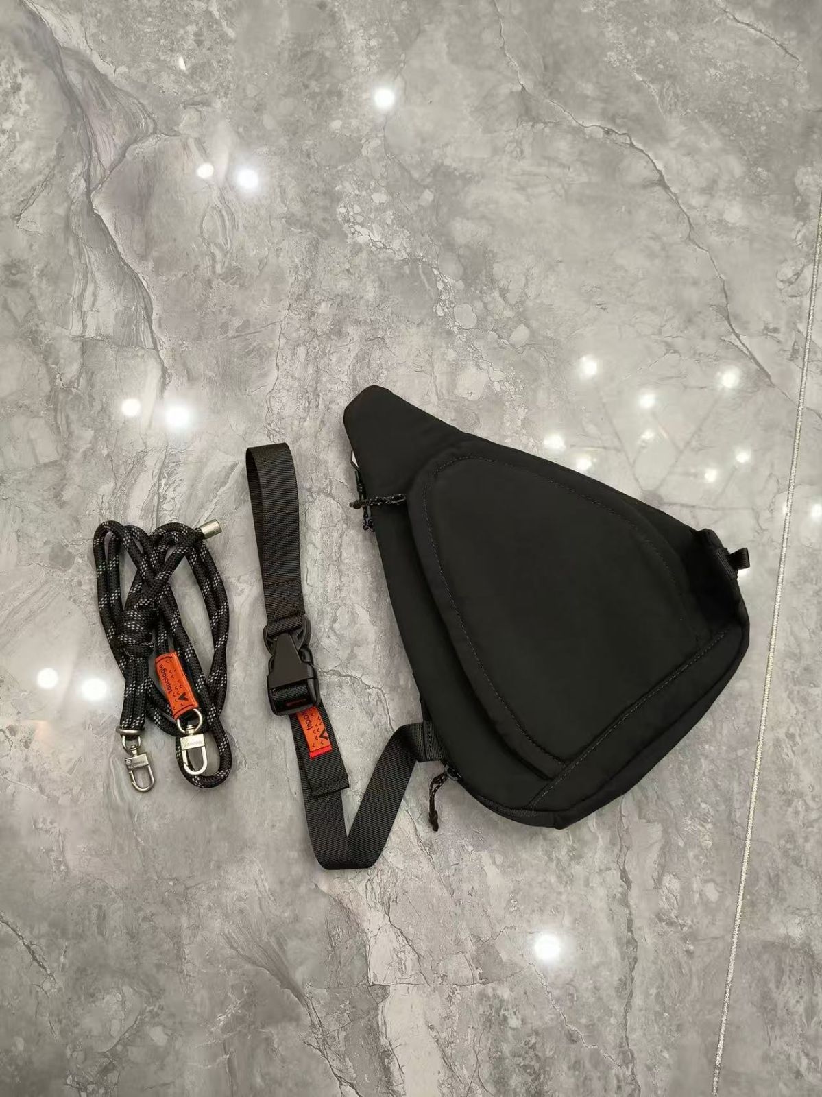 topologie Sling トライアングル メッセンジャーバッグ スモール