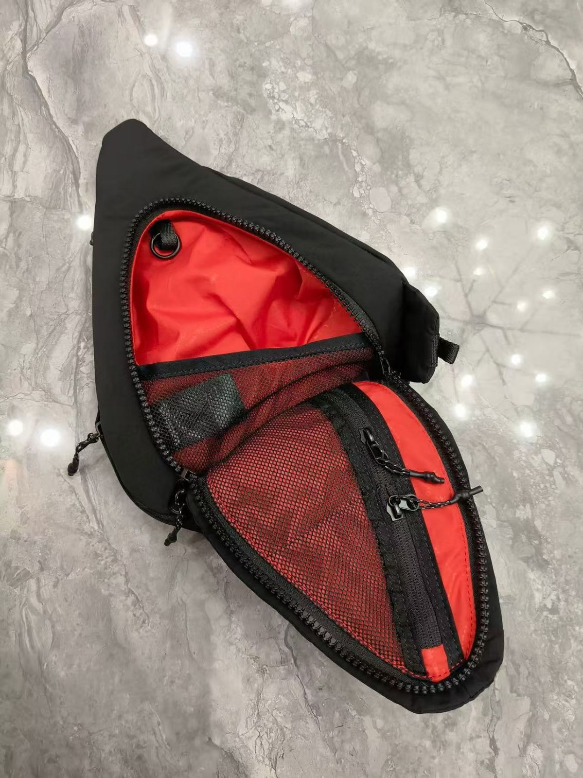 topologie Sling トライアングル メッセンジャーバッグ スモール