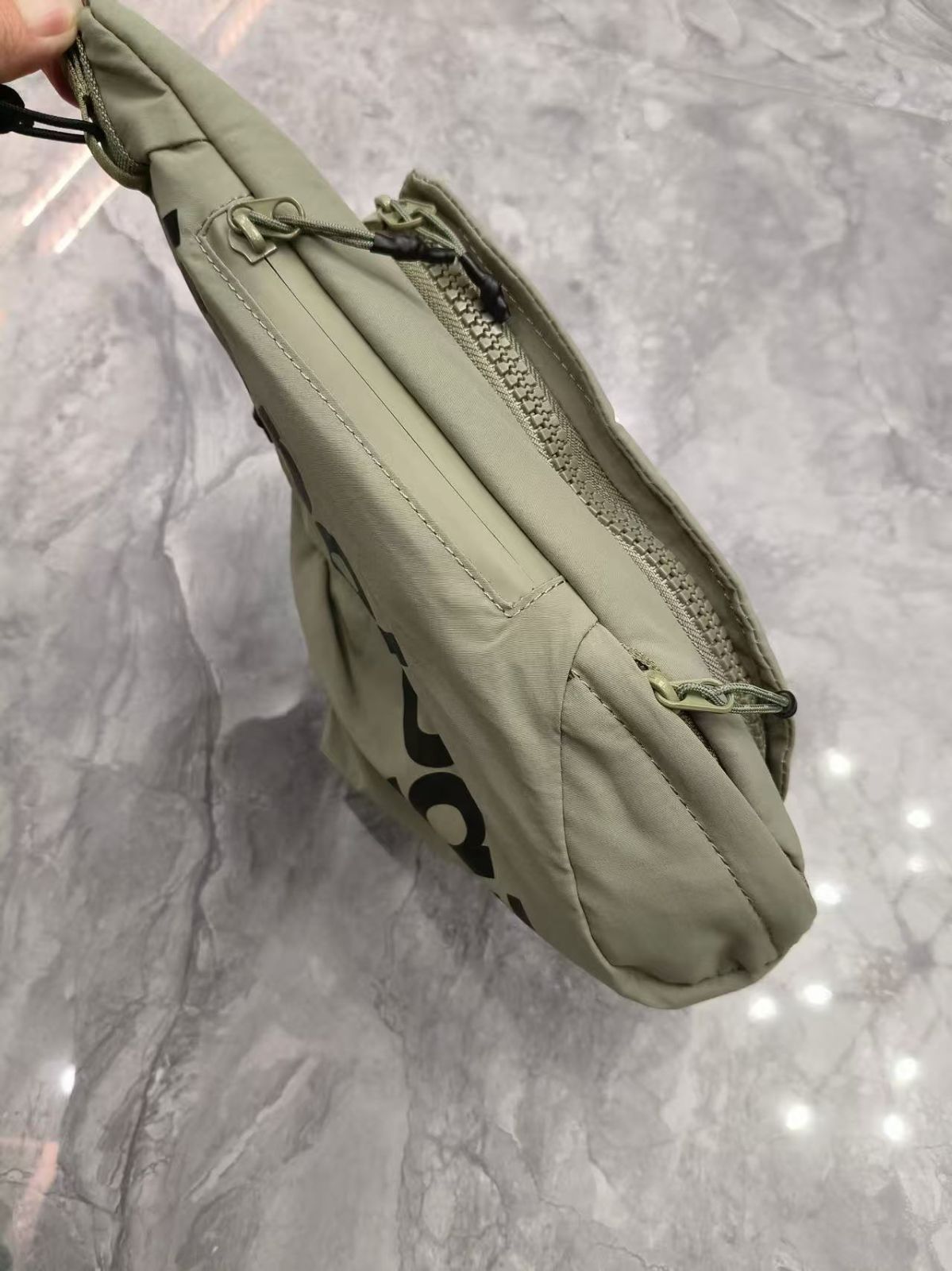 topologie Sling トライアングル メッセンジャーバッグ スモール