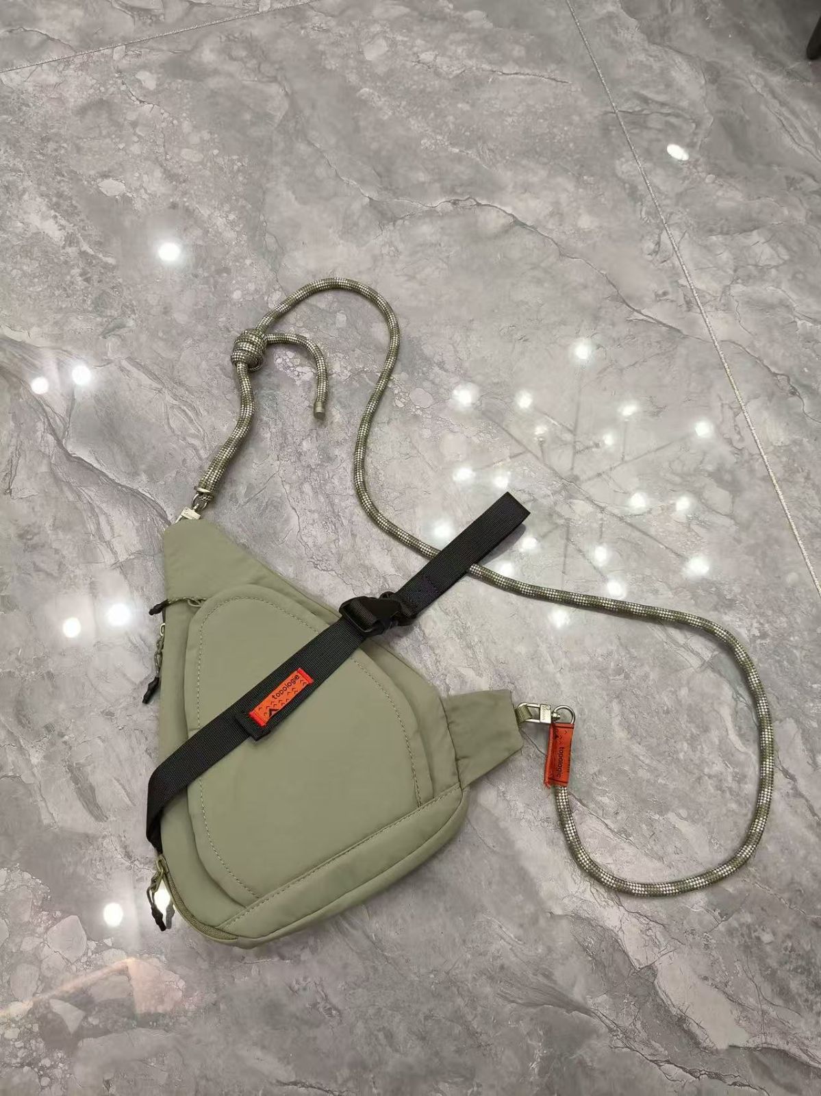 topologie Sling トライアングル メッセンジャーバッグ スモール