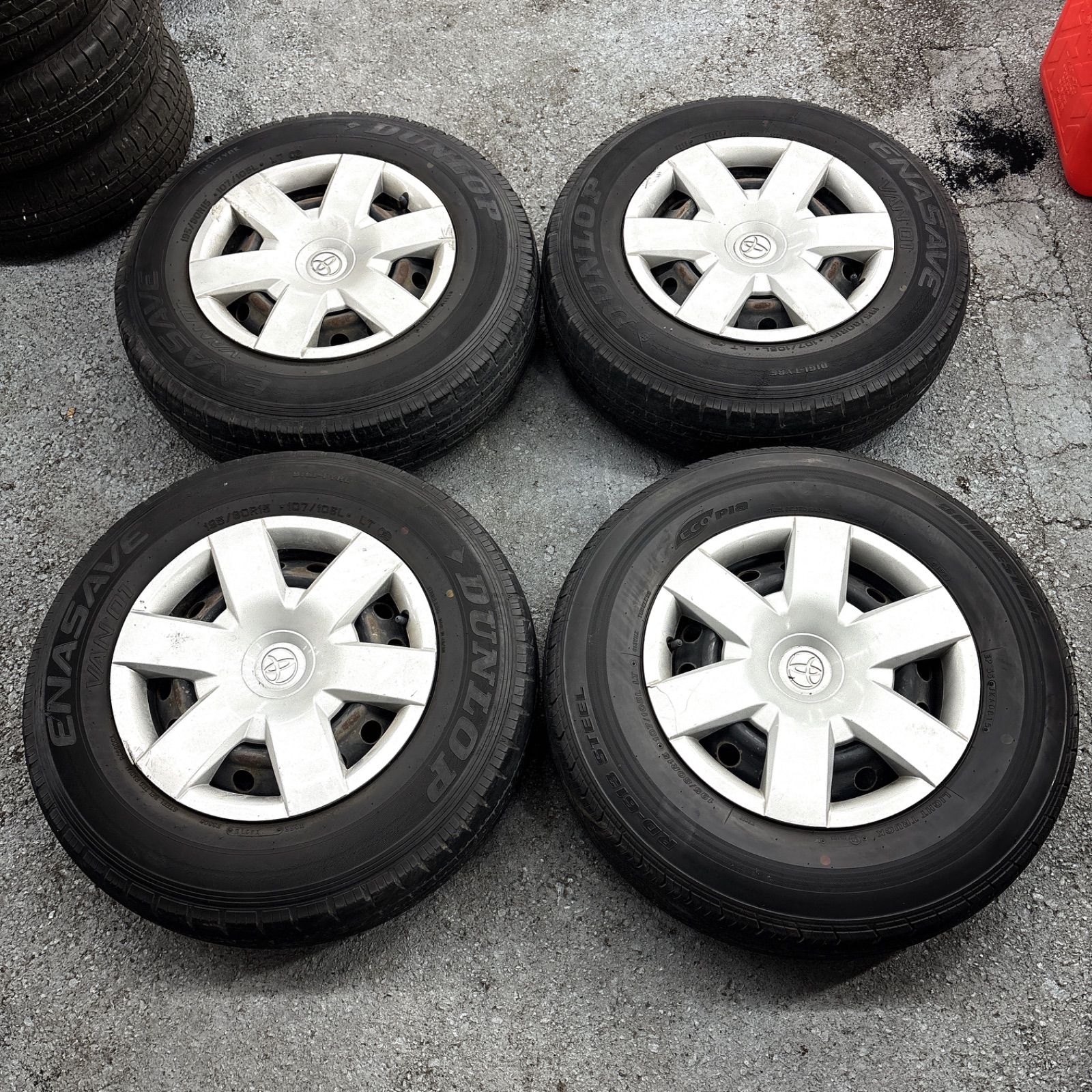 送料無料】トヨタ 200系 ハイエース 純正ホイールタイヤセット 195