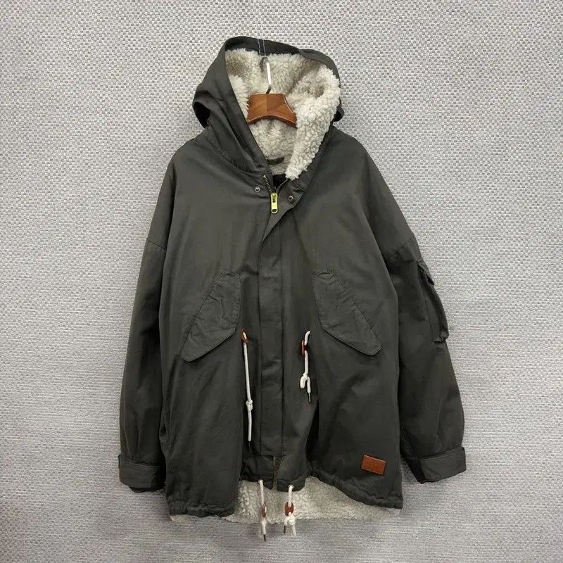 ZARA ザラ マウンテンパーカー - ZARAフェイクシープスキンフード付き 