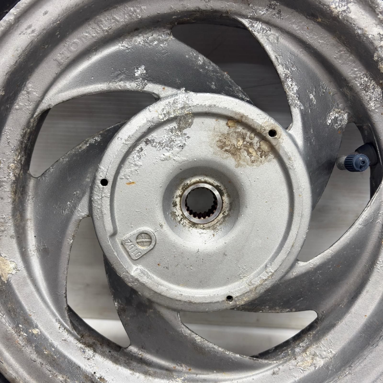 リード90 リアタイヤやその他部品交換済み HONDA リード90 HF05 リアホイール ホンダ - メルカリ