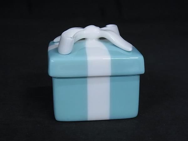 お値下げ！！Tiffany&Co. ティファニー ホリデー 陶器製 小物入れレア 土日お値下げTiffany&Co. ティファニー ホリデー 陶器製 小物入れレア