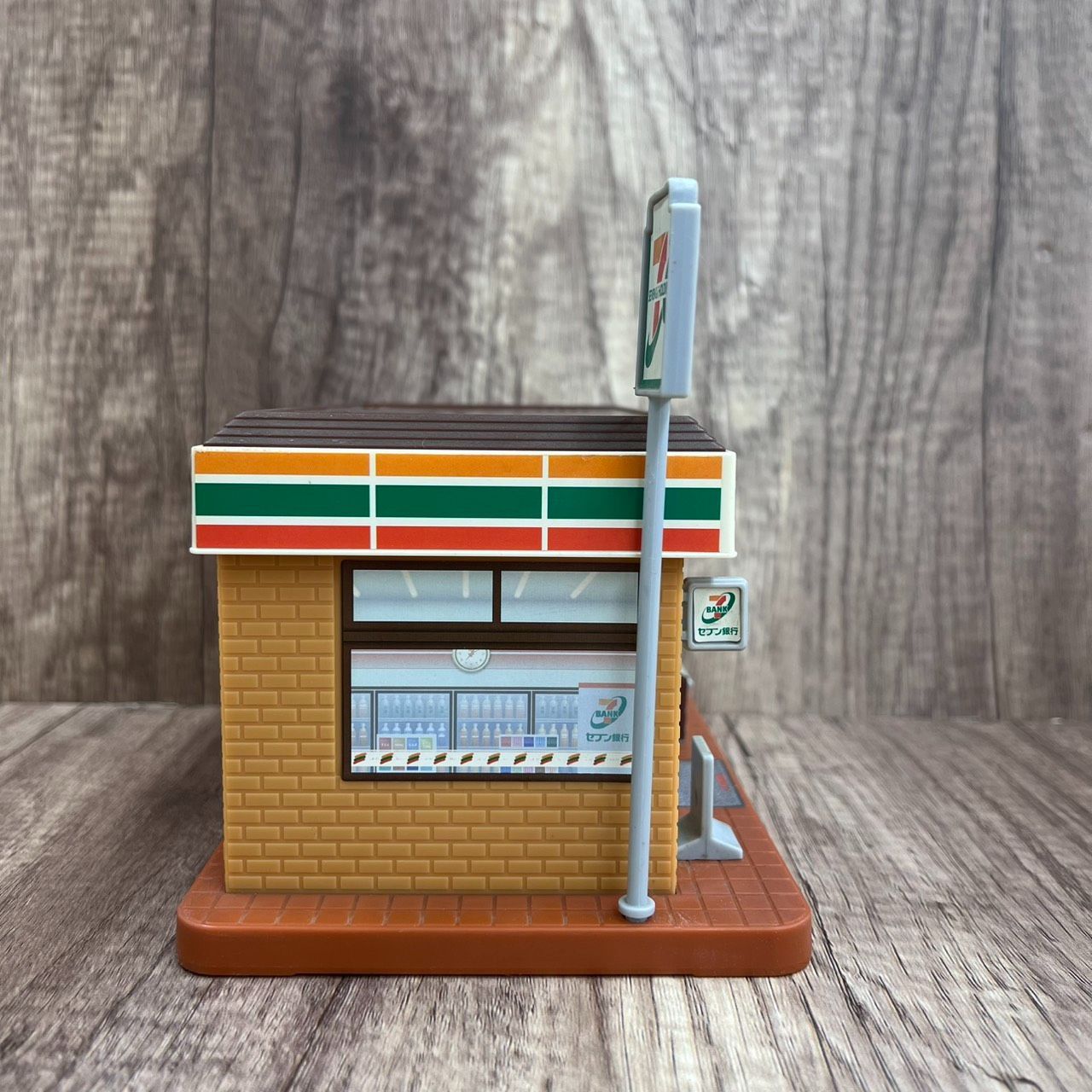 セブンイレブン 35周年記念貯金箱&チョロQ 非売品 - メルカリ