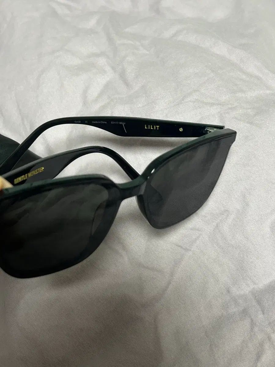 Gentle Monster ジェントルモンスター LILIT ブラック Amazon.co.jp: ジェントルモンスター GENTLE MONSTER LILIT 01