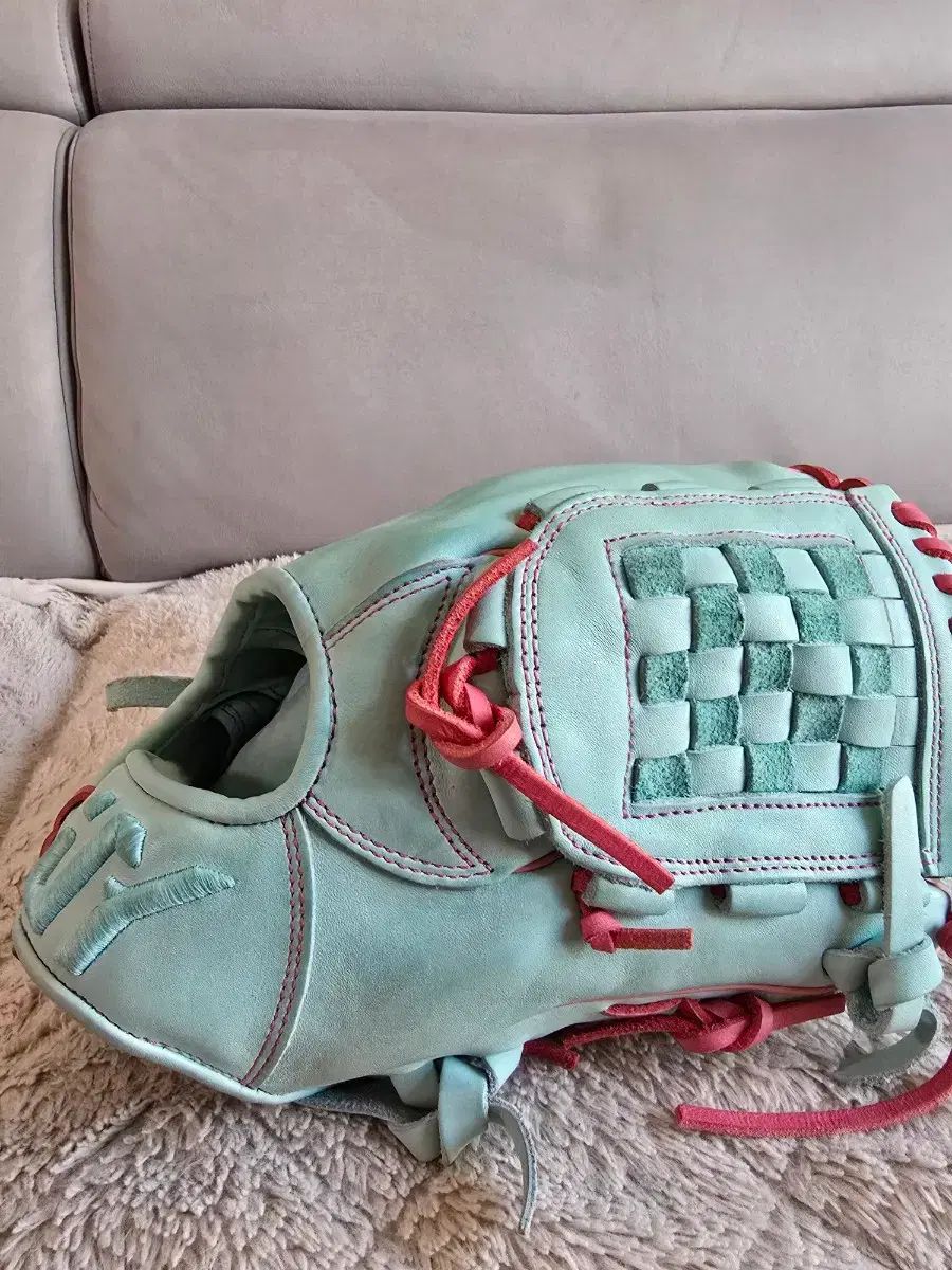 スクーティ投手用グローブ